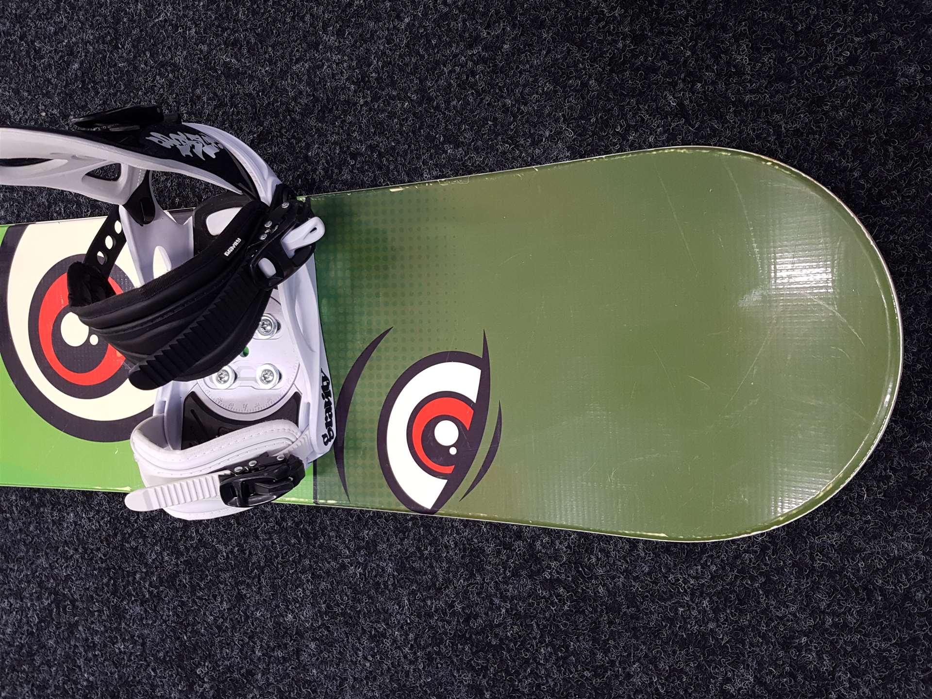 Použitý snowboard GRAVITY  Flash + viazanie Gravity veľkosť S/M