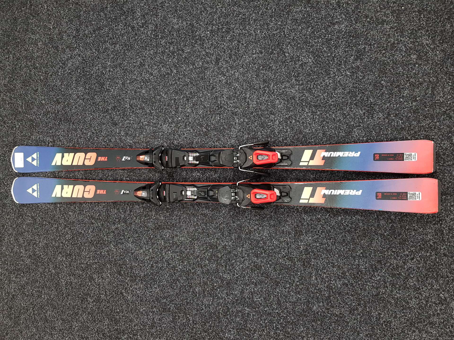 Použité lyže FISCHER The Curv + viazanie Fischer RS 11