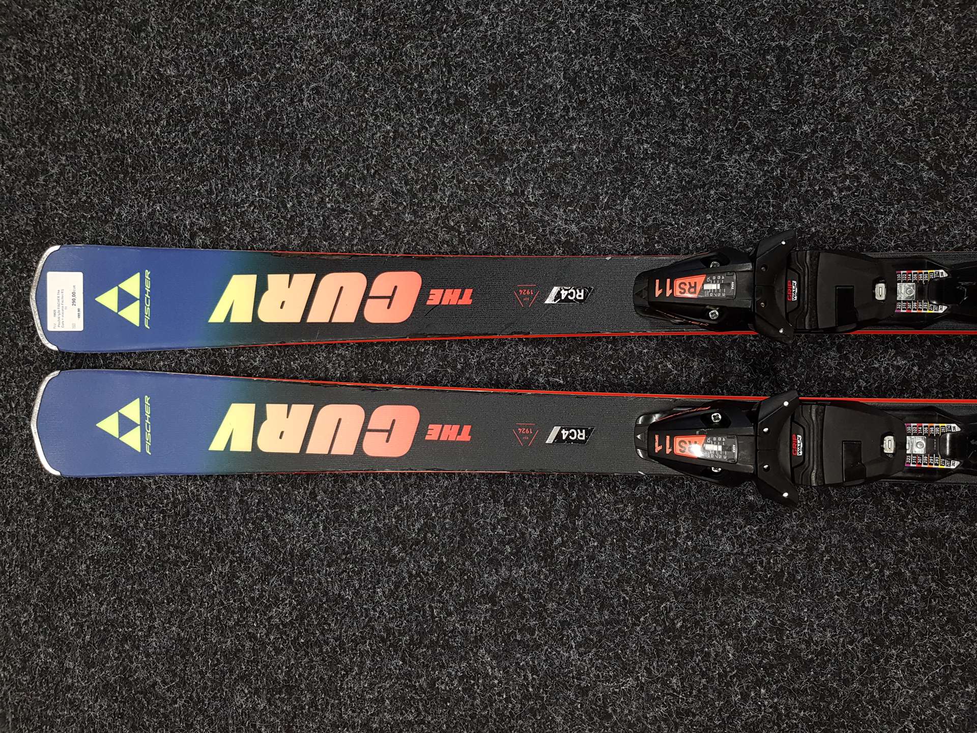 Použité lyže FISCHER The Curv + viazanie Fischer RS 11