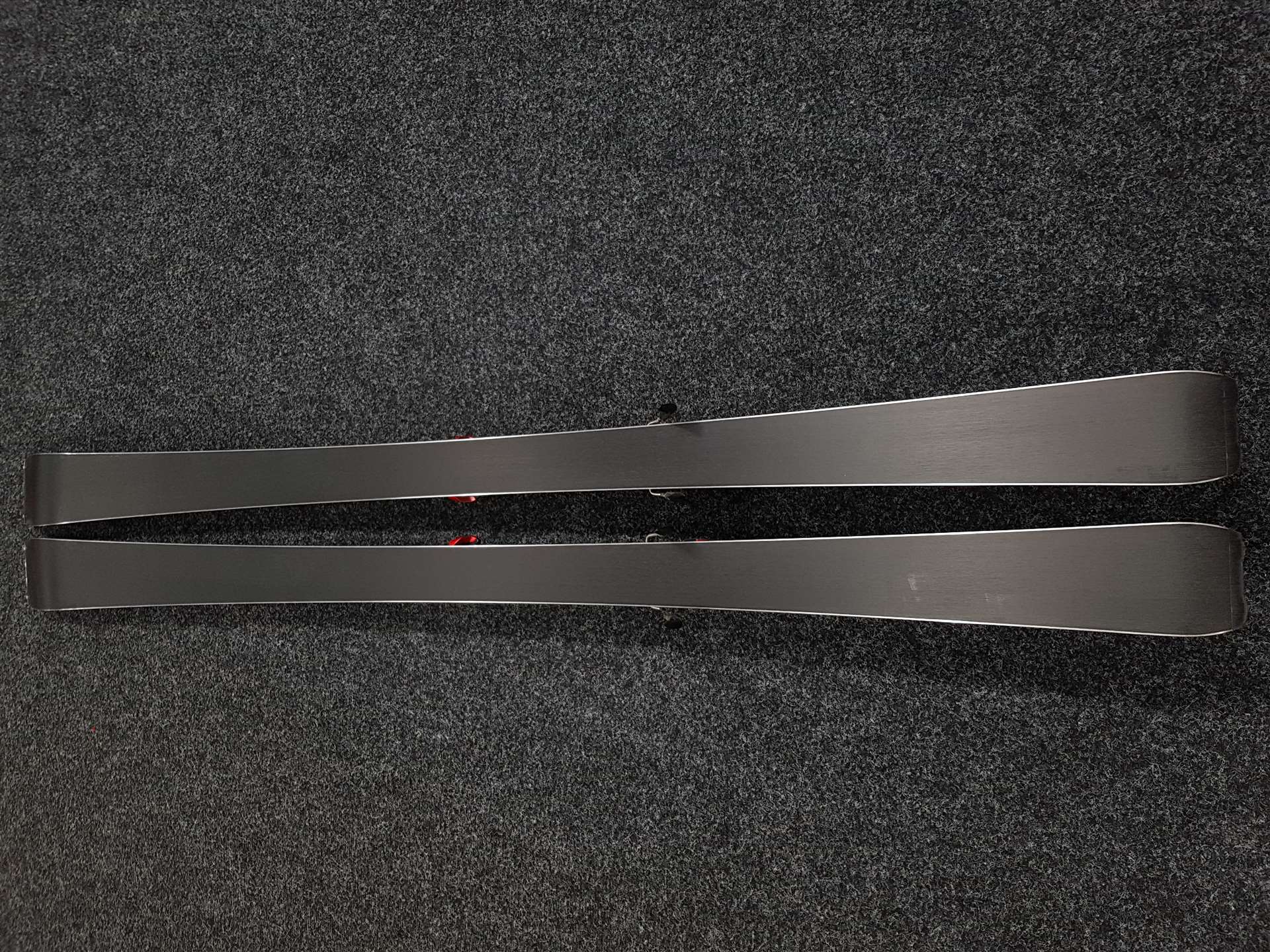 Bazárové lyže  Atomic D2 9 Titan