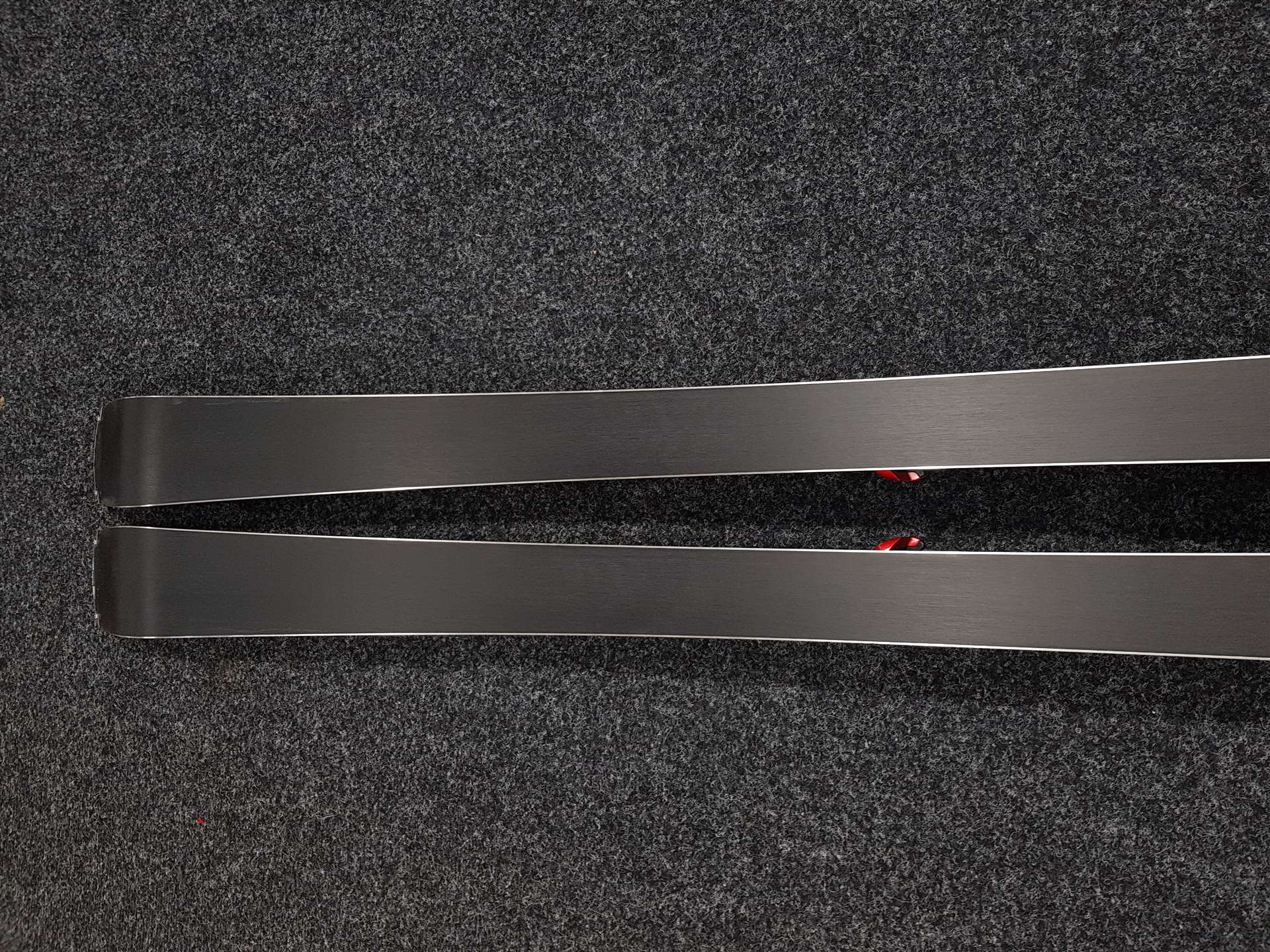 Bazárové lyže  Atomic D2 9 Titan