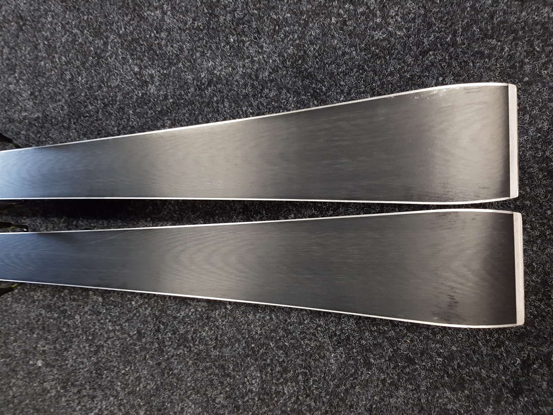 Použité lyže HEAD Super Shape + viazanie Head PRO 12