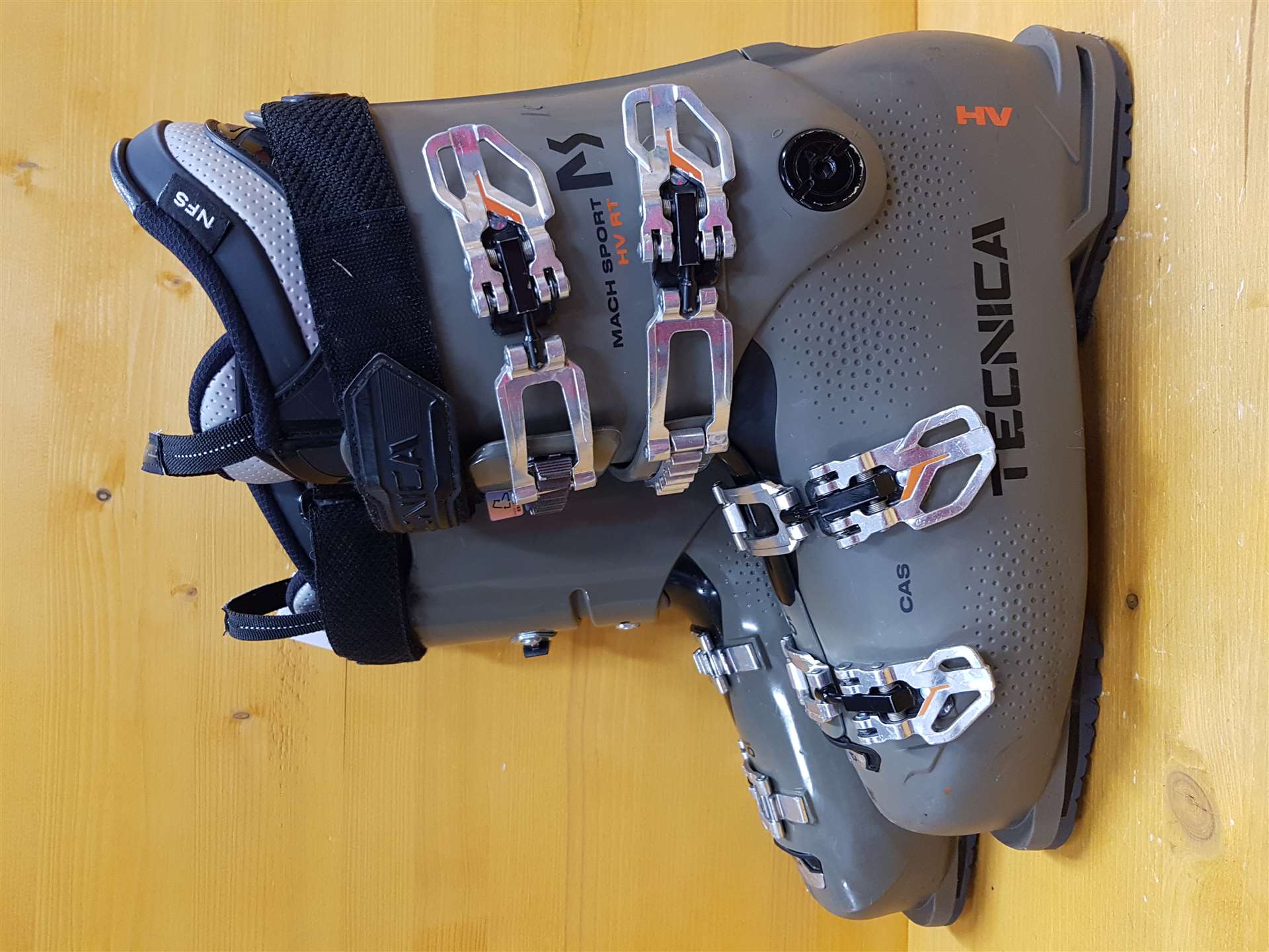 Použité lyžiarky Tecnica Mach Sport 100 HV RT