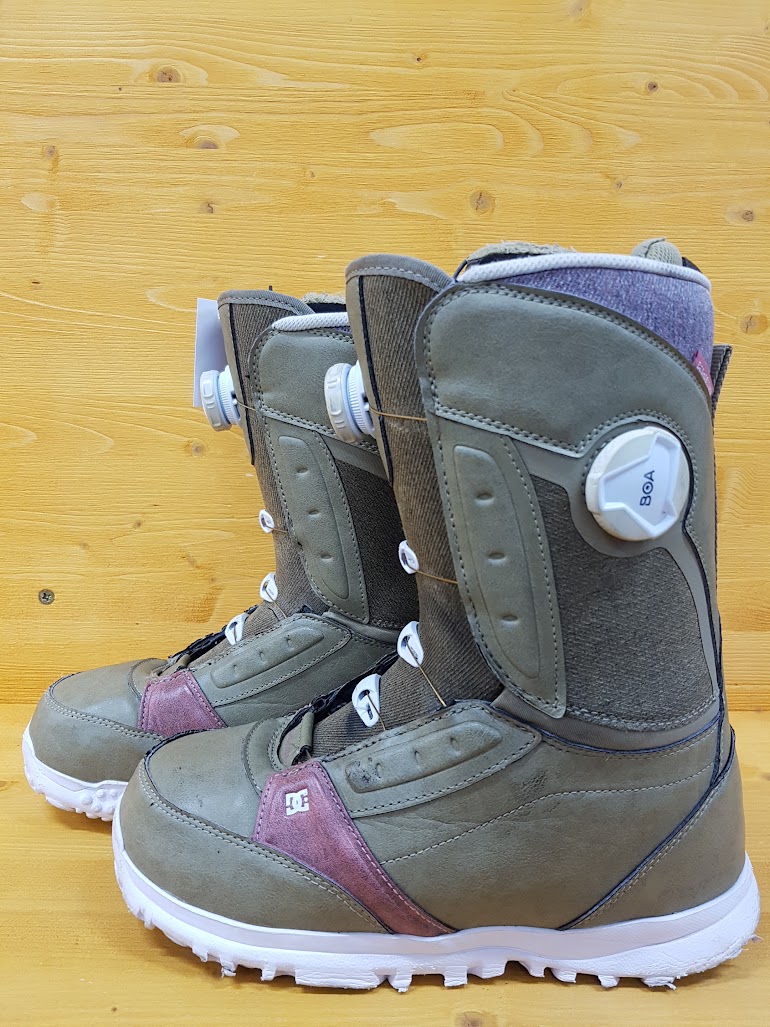Bazarové snowboardové boty DC Lotus