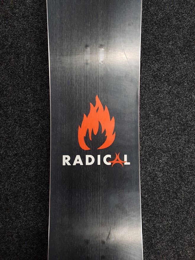 Gebrauchtes Radical Fire Danger 2 Snowboard + BD Bindungen Größe M