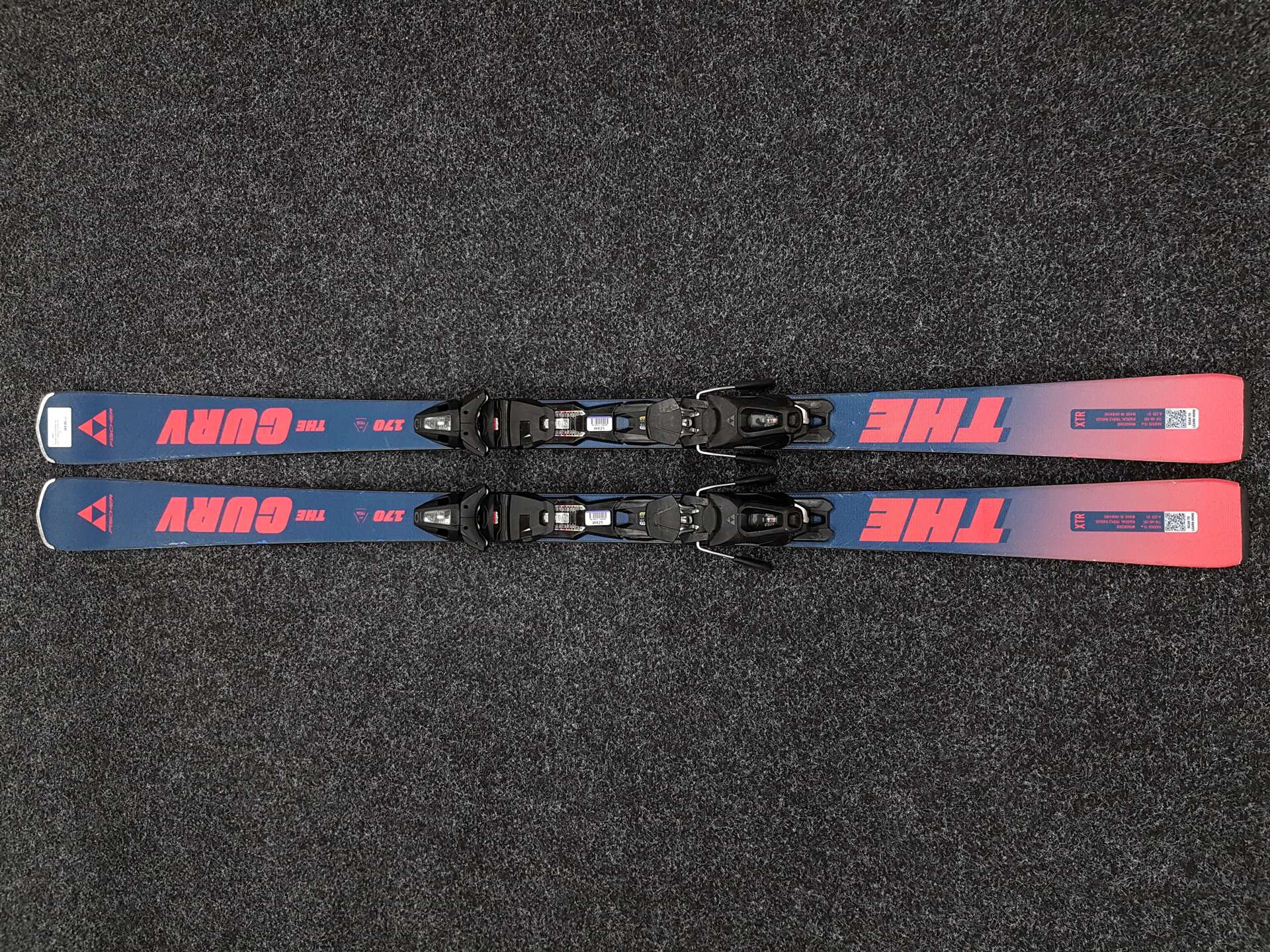 Použité lyže FISCHER The Curv + viazanie Fischer RS 10