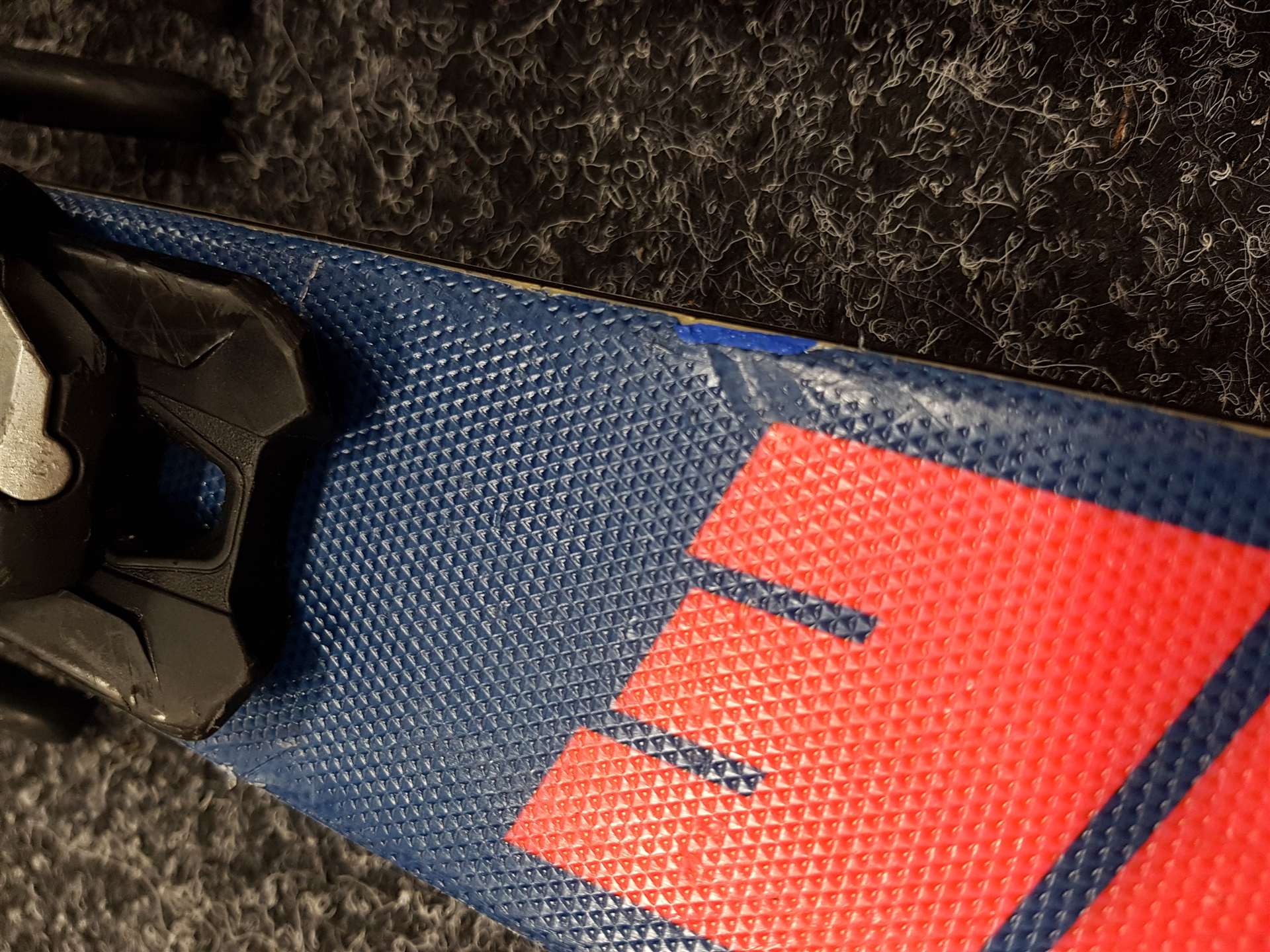 Použité lyže FISCHER The Curv + viazanie Fischer RS 10