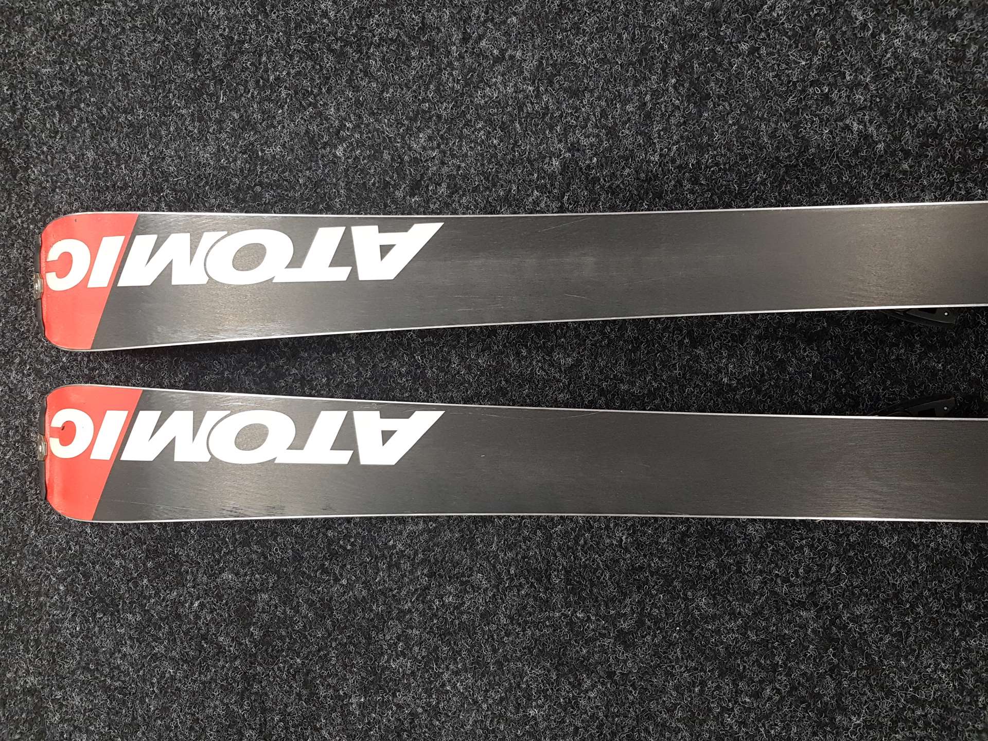 Použité lyže ATOMIC Race SL + viazanie Atomic 10