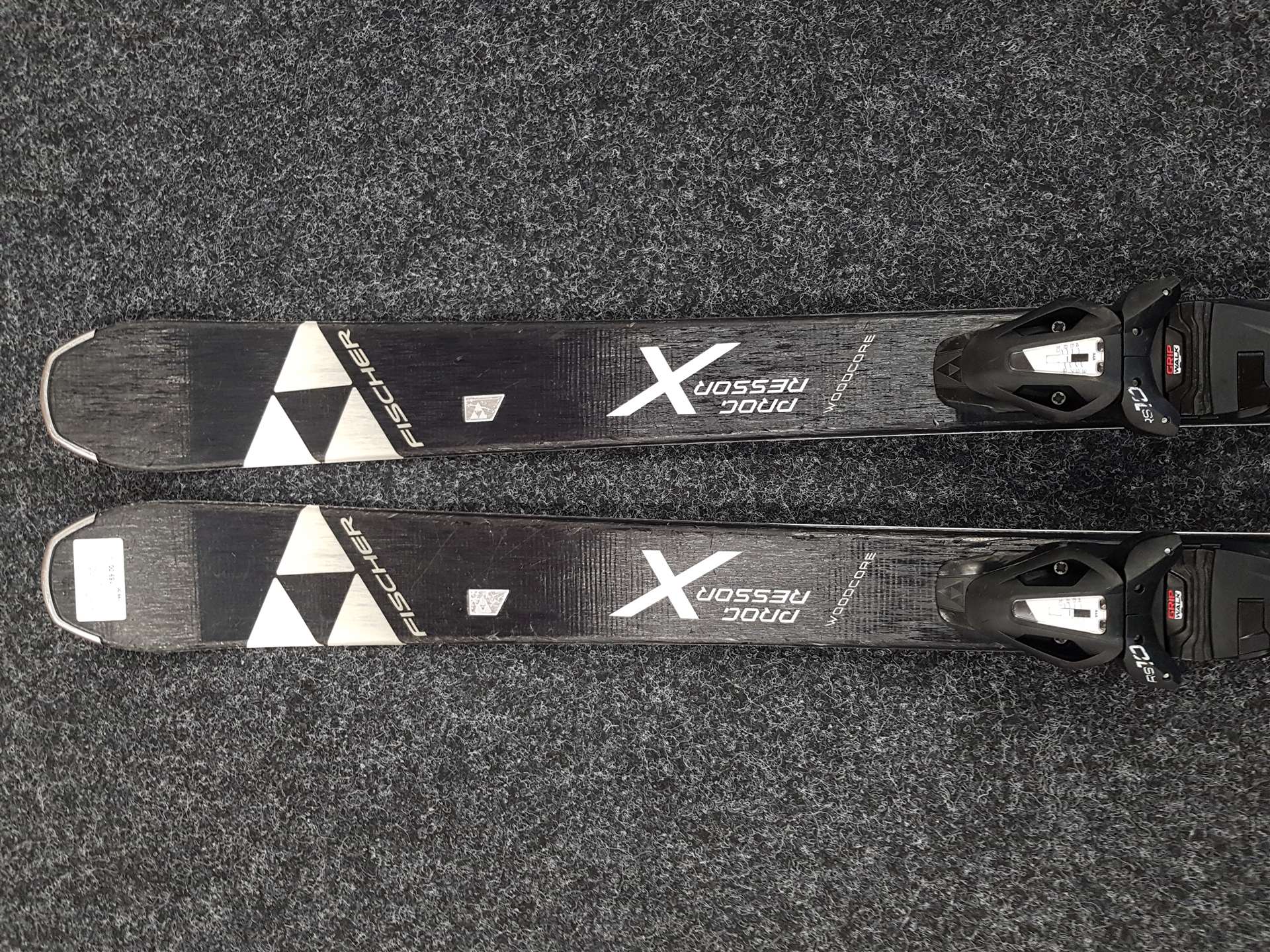 Použité lyže FISCHER Progressor X + viazanie Fischer RS 10