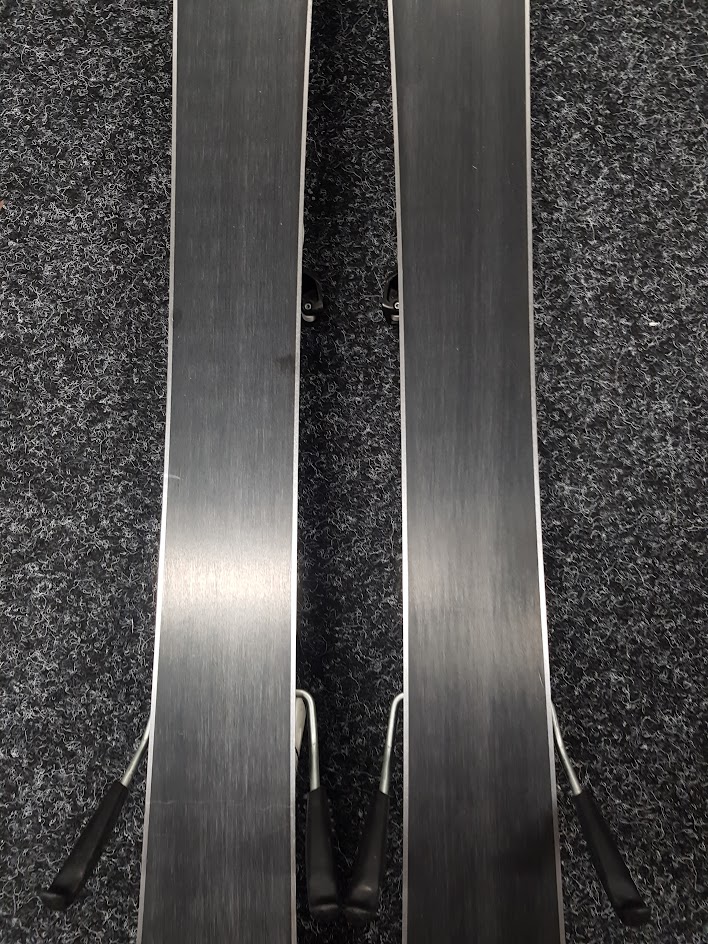 Použité lyže Sporten Street Team Junior Sport + viazanie Tyrolia SLR 4.5