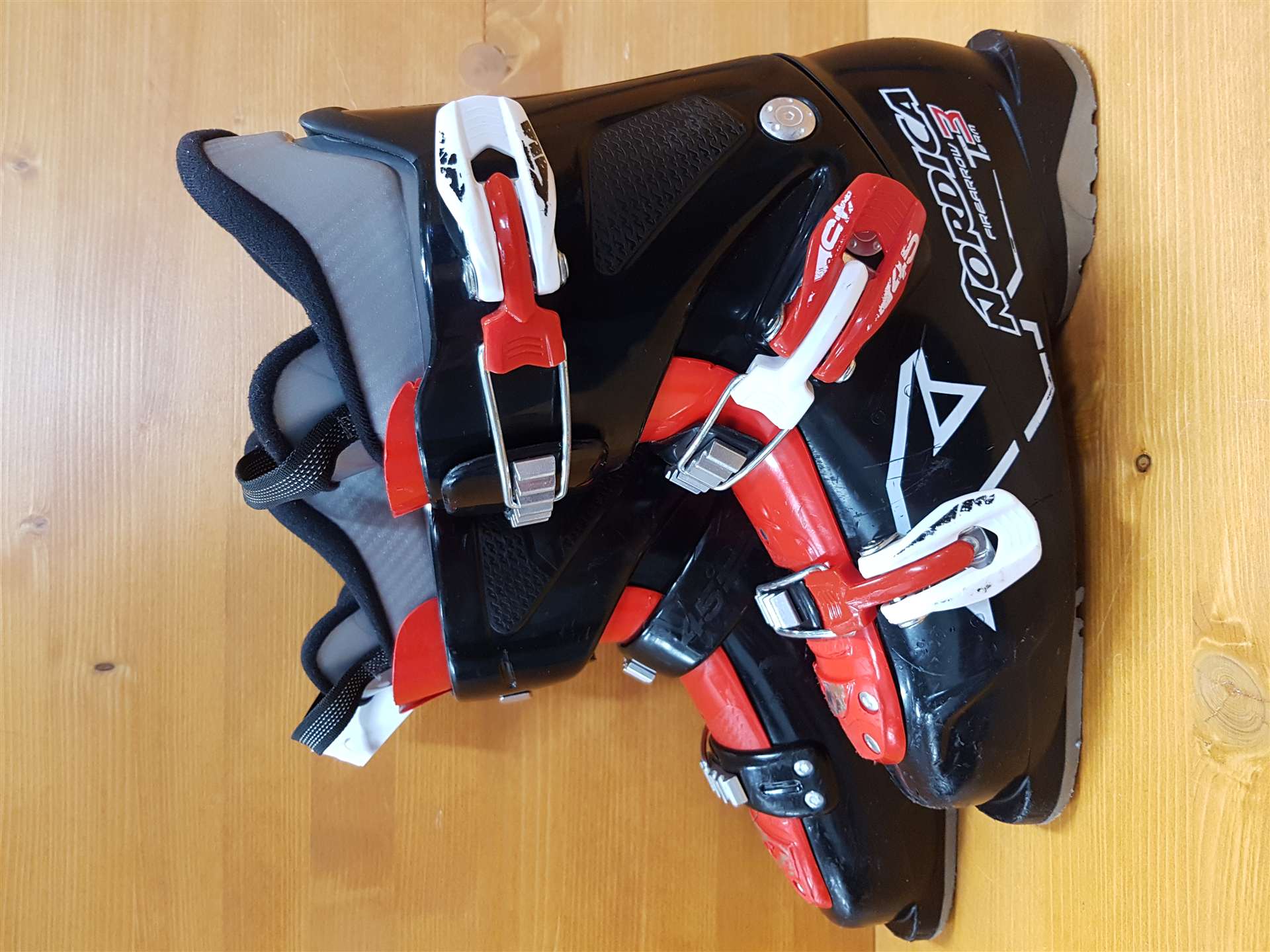Použité lyžiarky NORDICA Firearrow Team 3
