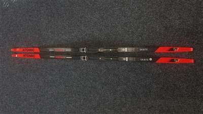 Jazdené bežecké lyže Atomic Redster S7 Skate + NNN viazanie Atomic.