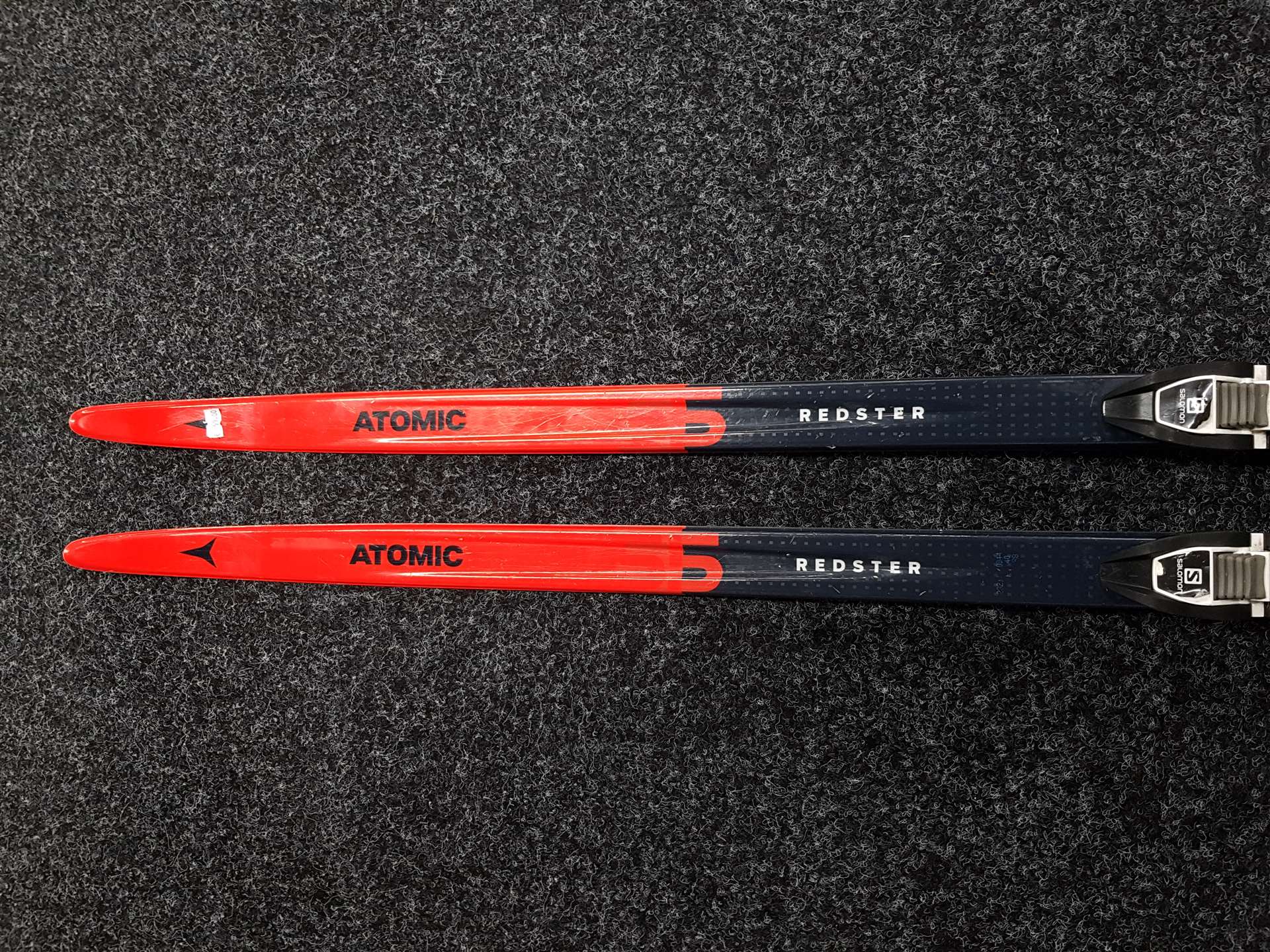 Použité bežecké lyže Atomic Redster S5+NNN viazanie Salomon