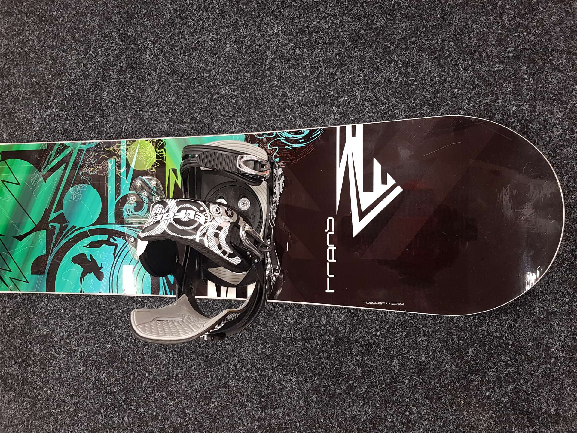 Použitý snowboard Style + viazanie Ride veľkosť L