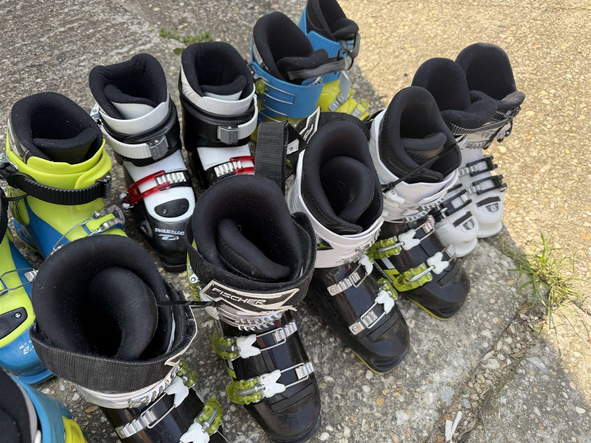 Veľkoobchodný balík použitých lyžiarskych topánok - odber od 10 ks