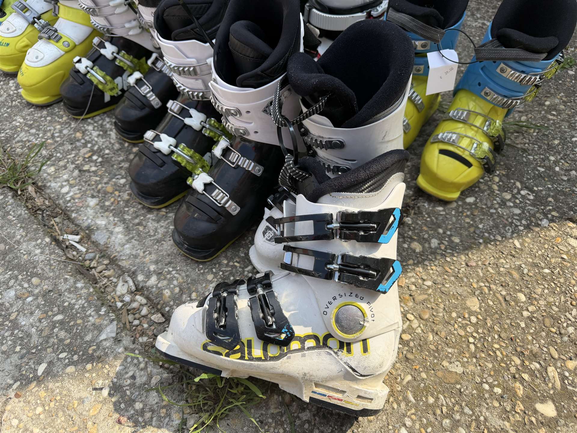 Veľkoobchodný balík použitých lyžiarskych topánok - odber od 10 ks