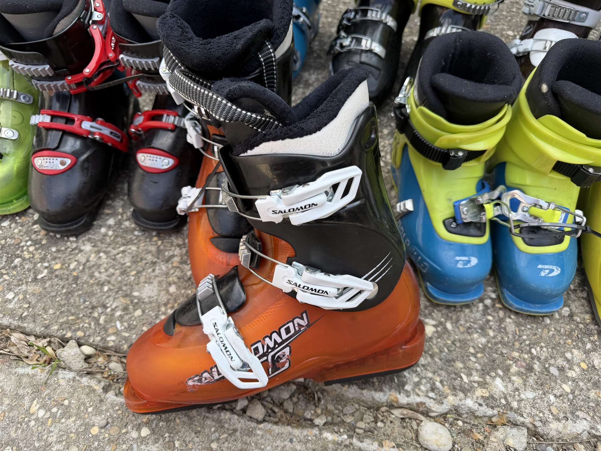 Veľkoobchodný balík použitých lyžiarskych topánok - odber od 10 ks