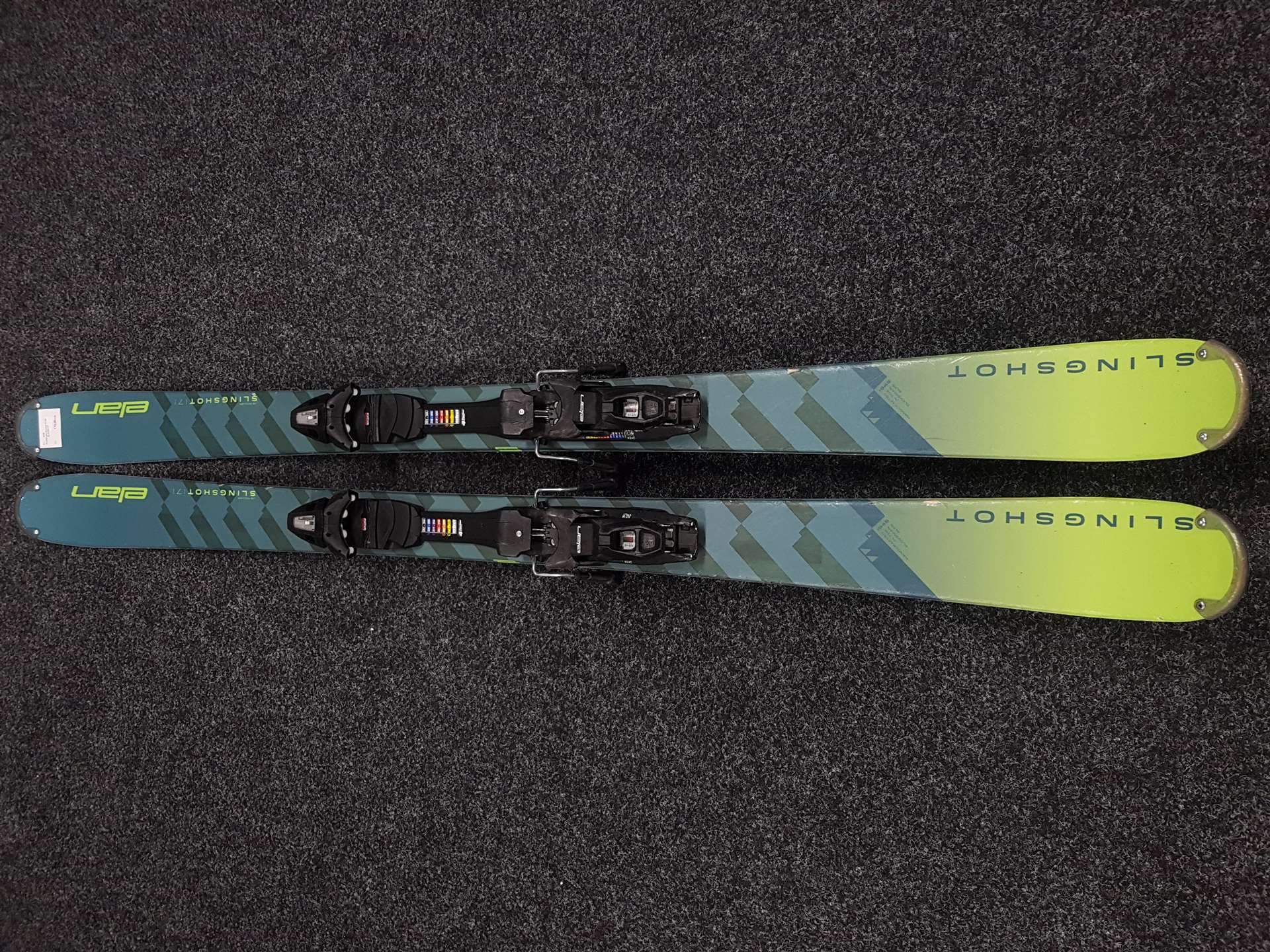Použité lyže freestyle ELAN SLINGSHOT