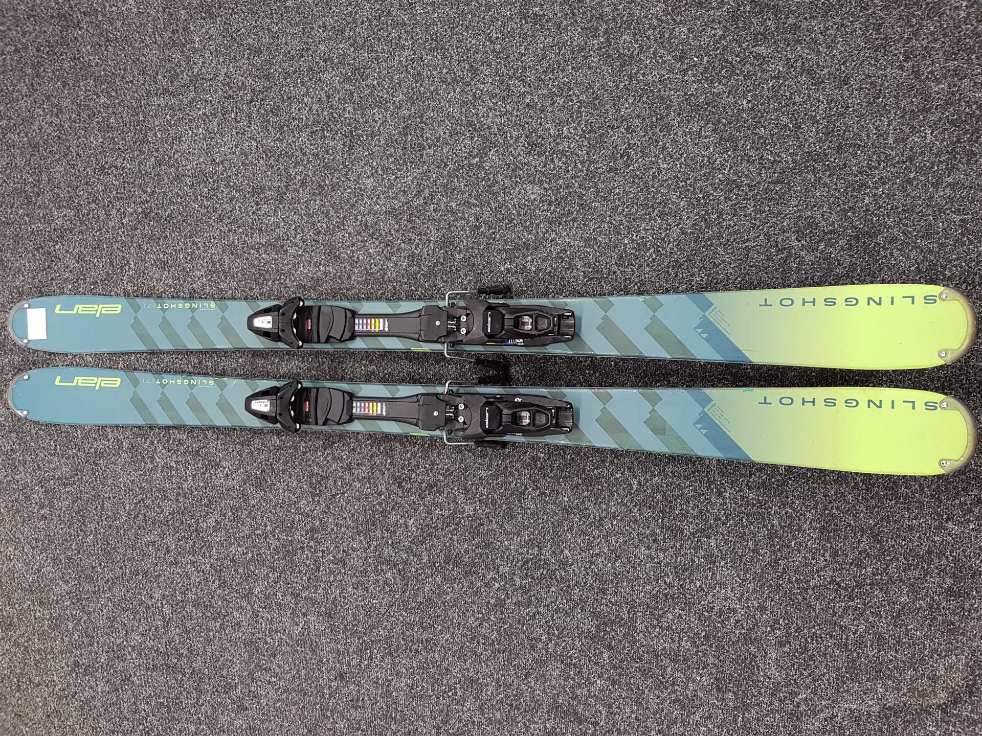 Použité lyže freestyle ELAN SLINGSHOT