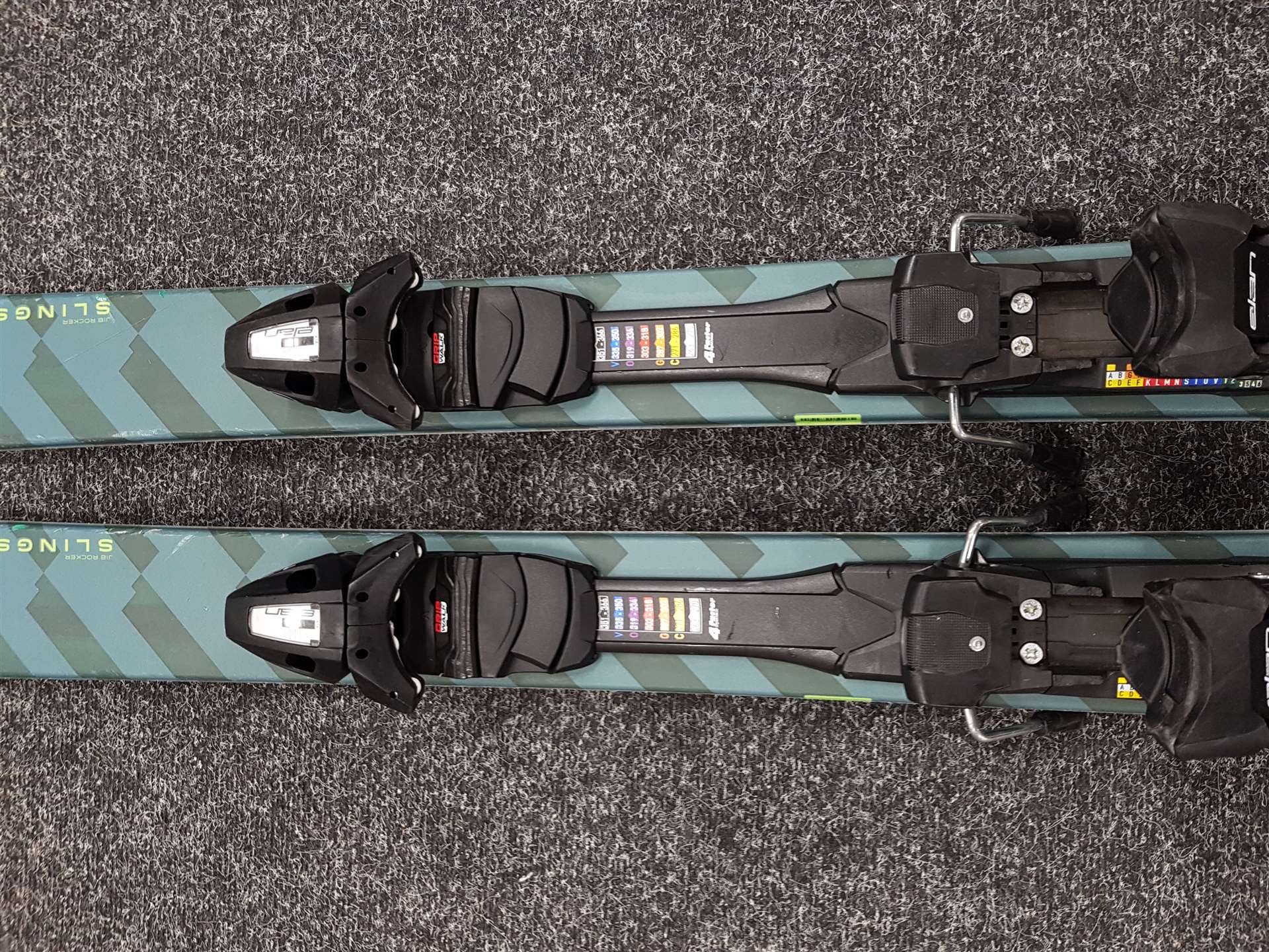 Použité lyže freestyle ELAN SLINGSHOT