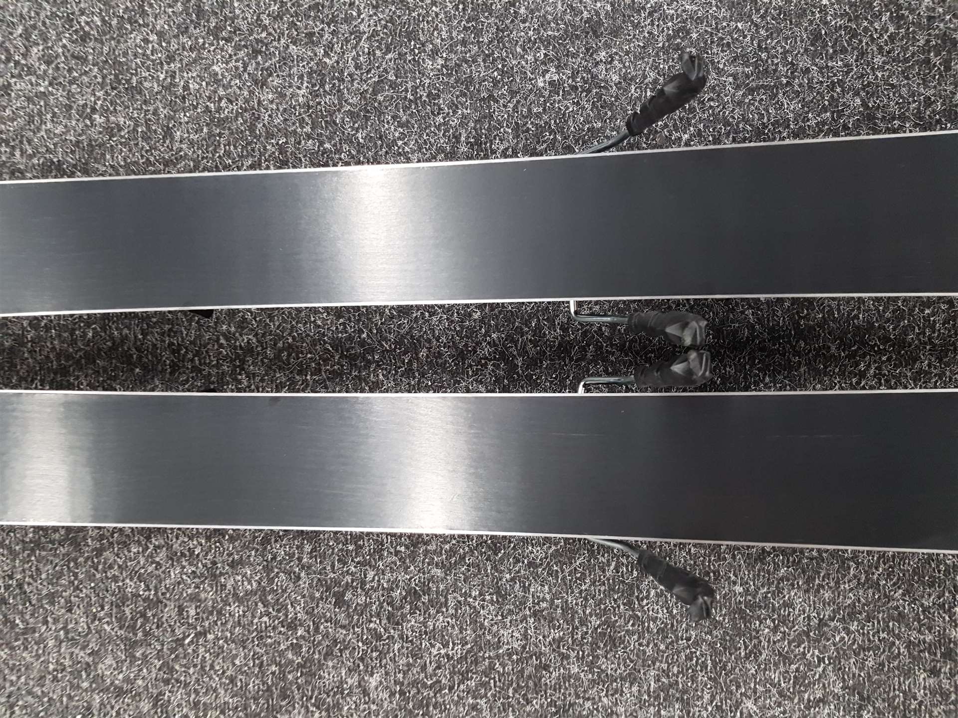 Použité lyže freestyle ELAN SLINGSHOT