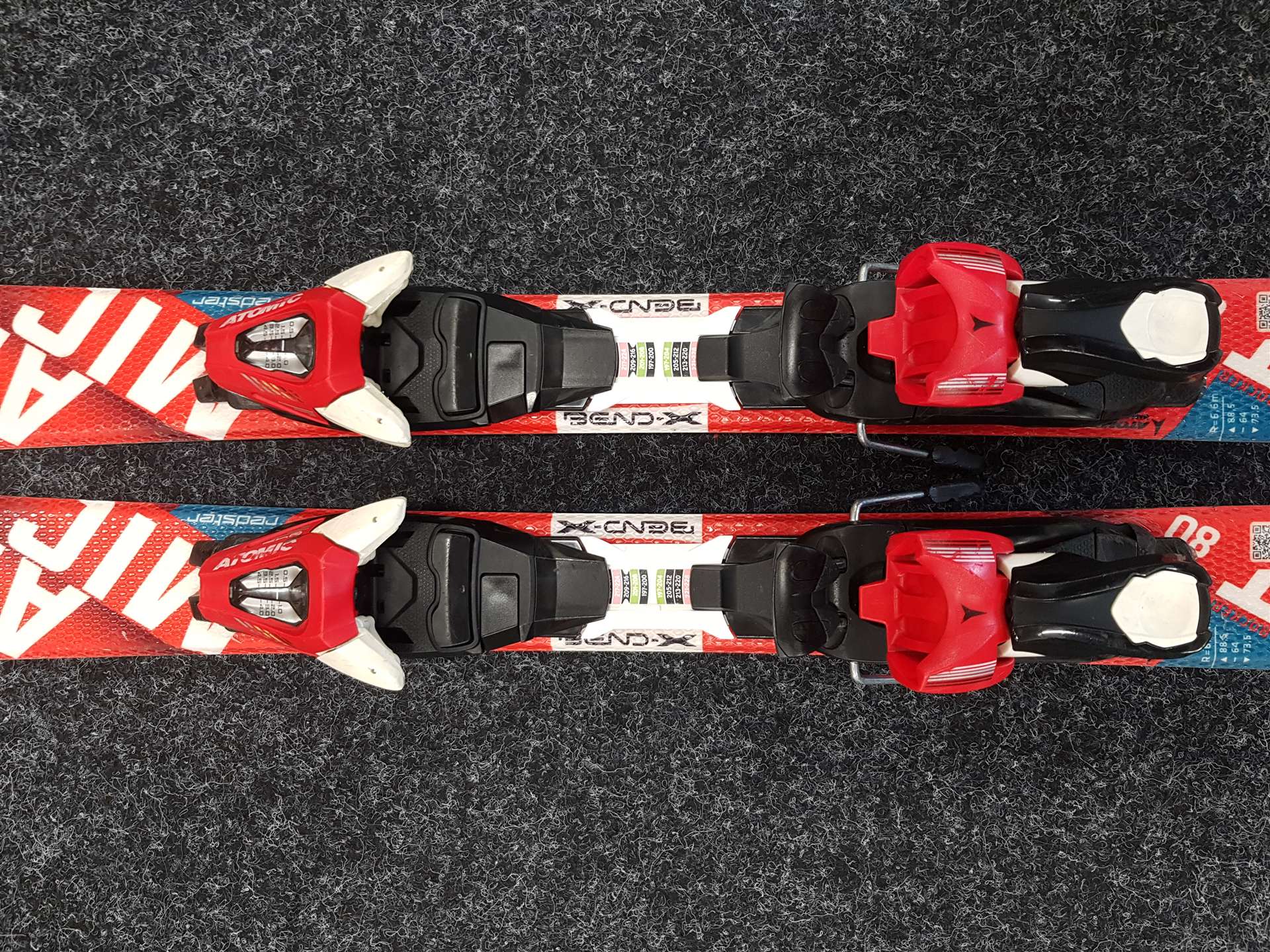 Použité detské lyže ATOMIC Redster XT + viazanie Atomic XTE 45