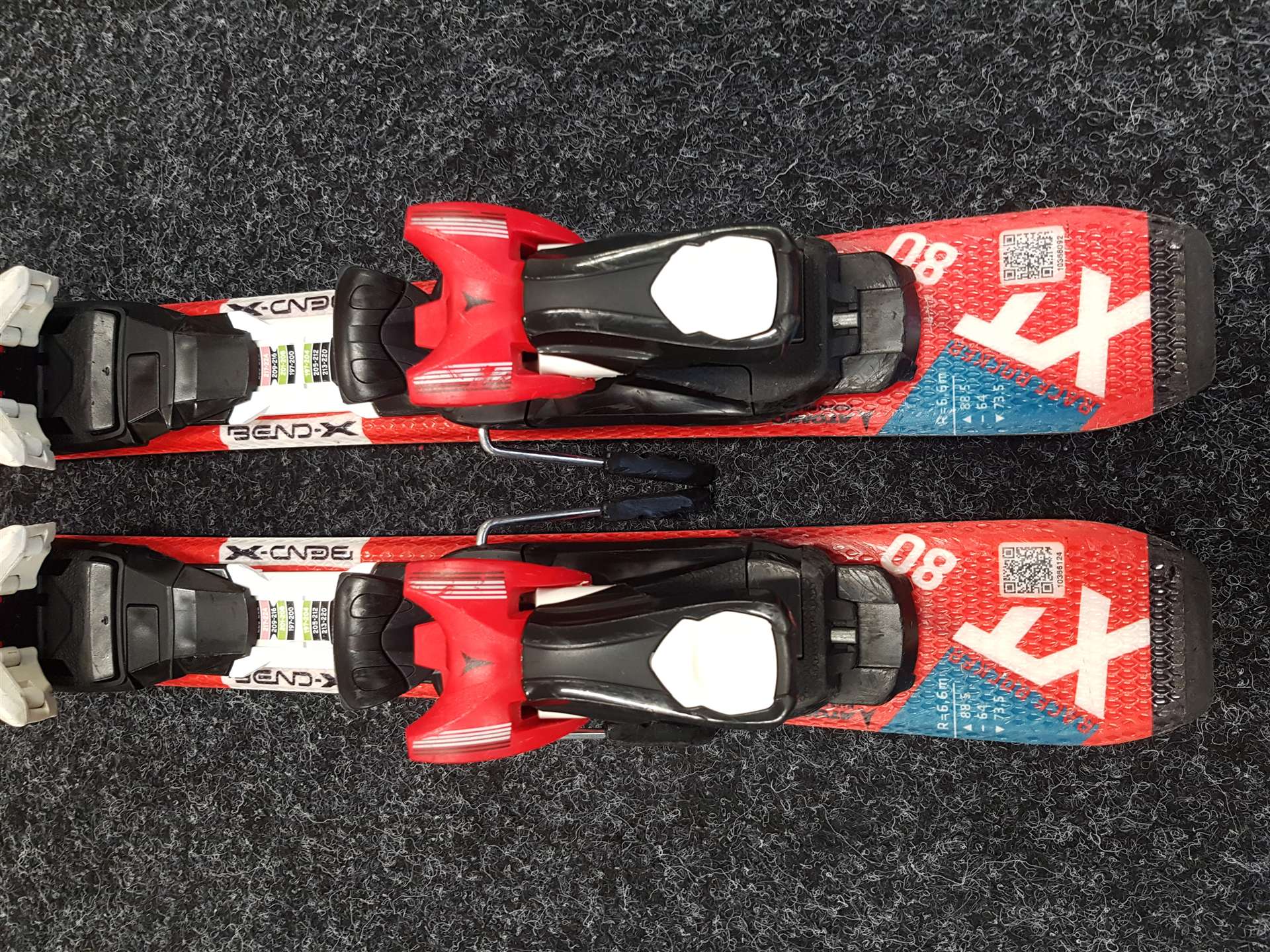 Použité detské lyže ATOMIC Redster XT + viazanie Atomic XTE 45