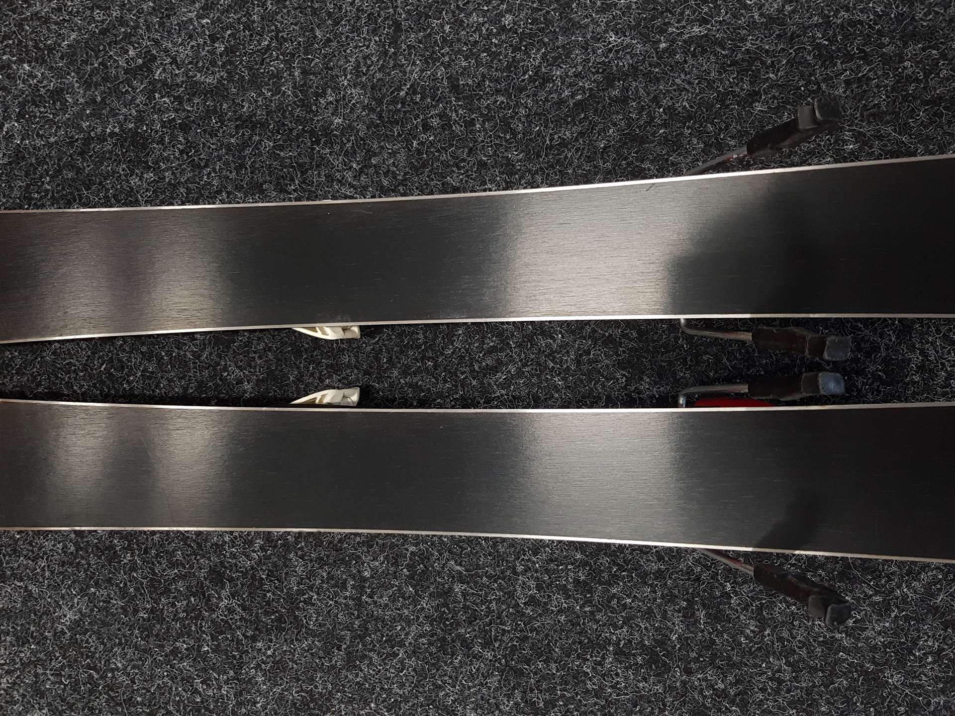 Použité detské lyže ATOMIC Redster XT + viazanie Atomic XTE 45