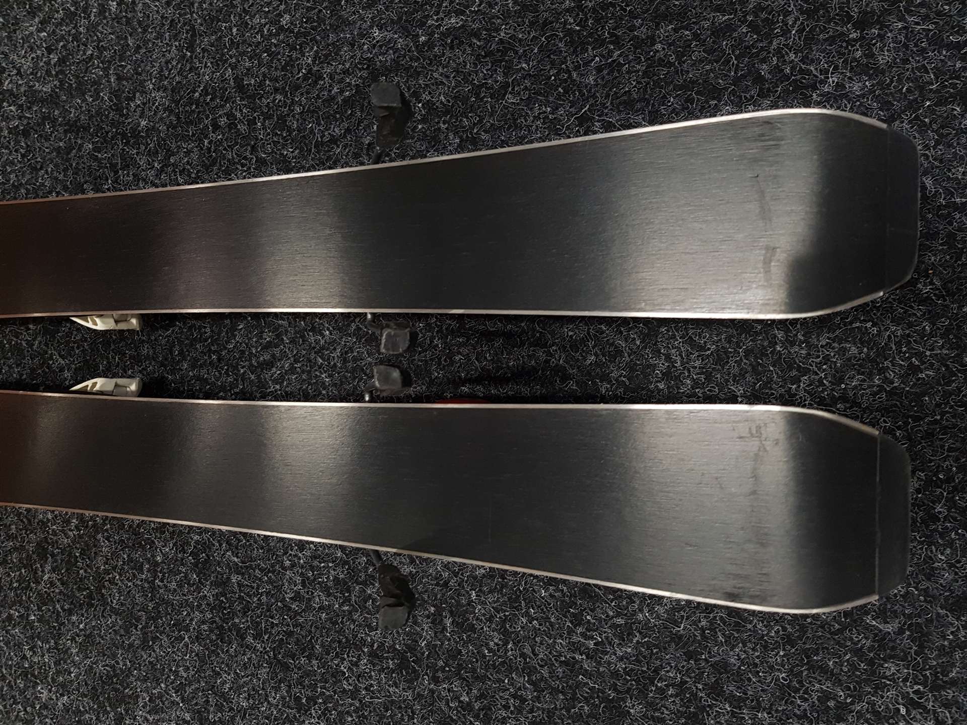 Použité detské lyže ATOMIC Redster XT + viazanie Atomic XTE 45