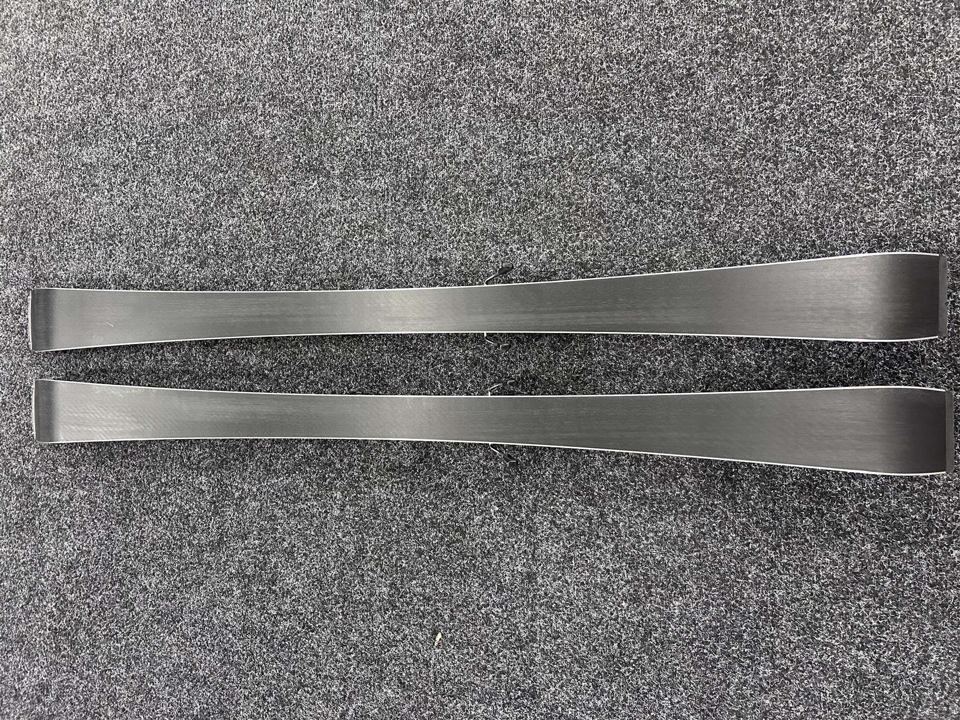 Bazárové  lyže  ROSSIGNOL Hero Titanium Elite ST