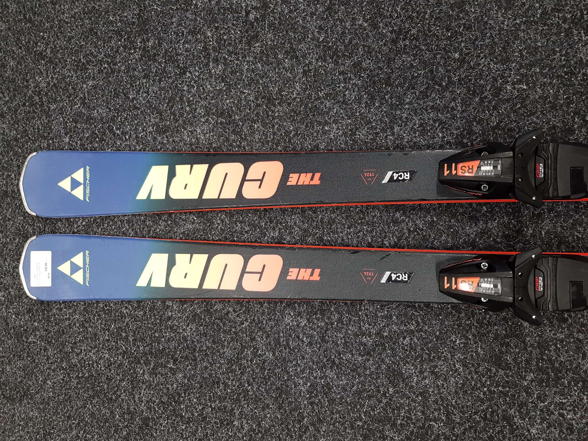 Použité lyže FISCHER The Curv + viazanie Fischer RS 11