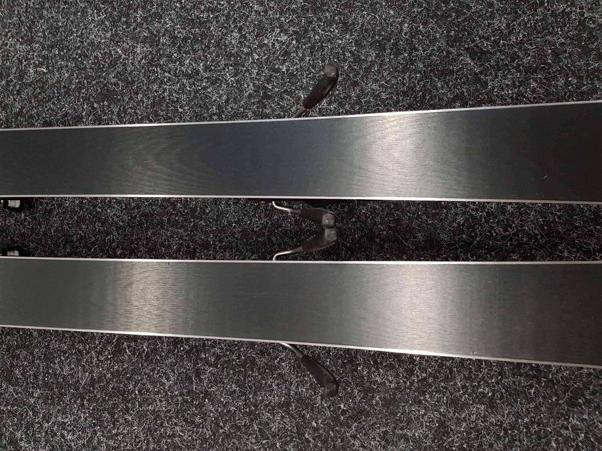 Použité lyže FISCHER The Curv + viazanie Fischer RS 11