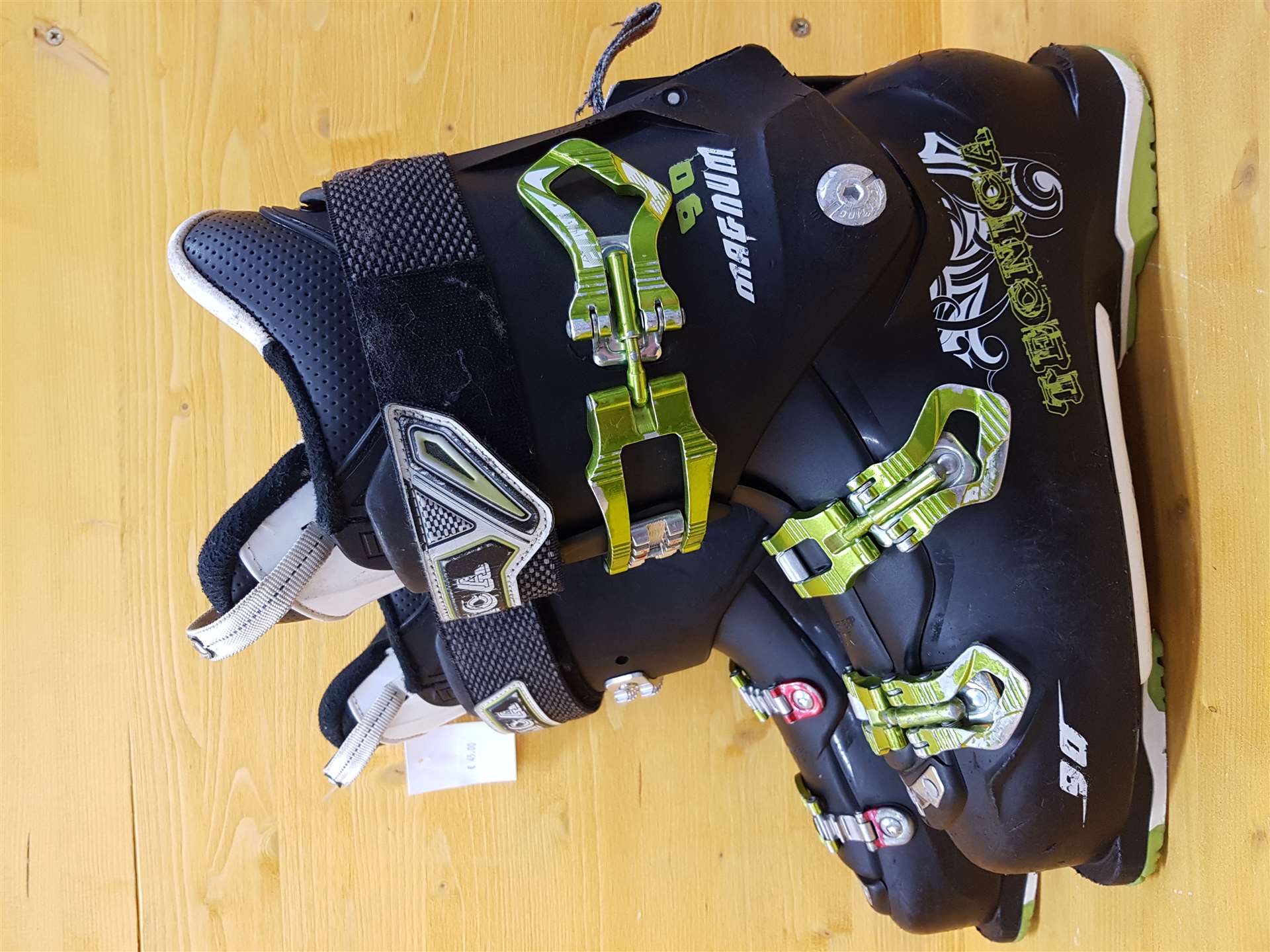 Použité lyžiarky Tecnica MAGNUM 90
