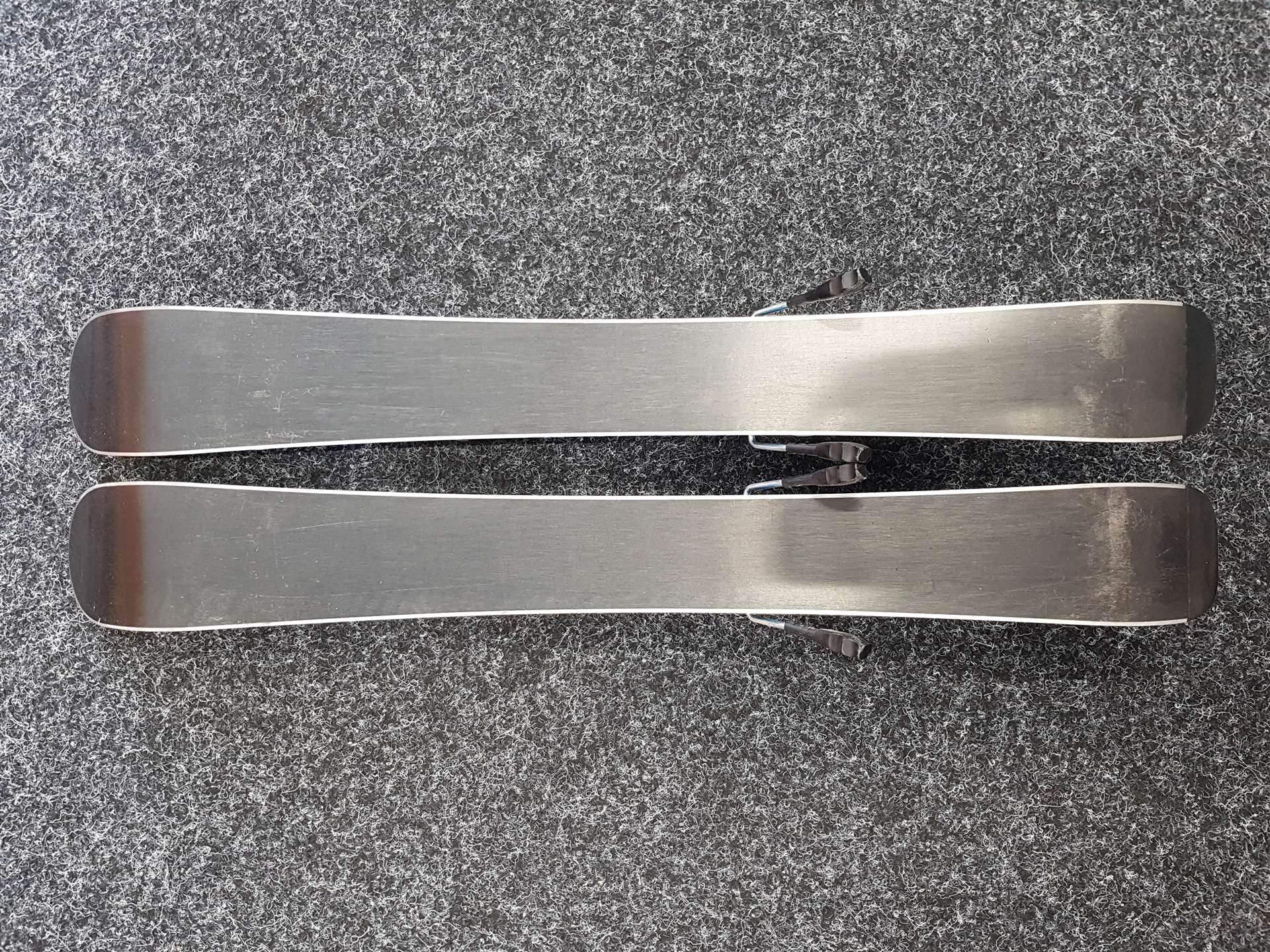 Použité detské lyže VOLKL Racetiger SL + viazanie Marker 4.5
