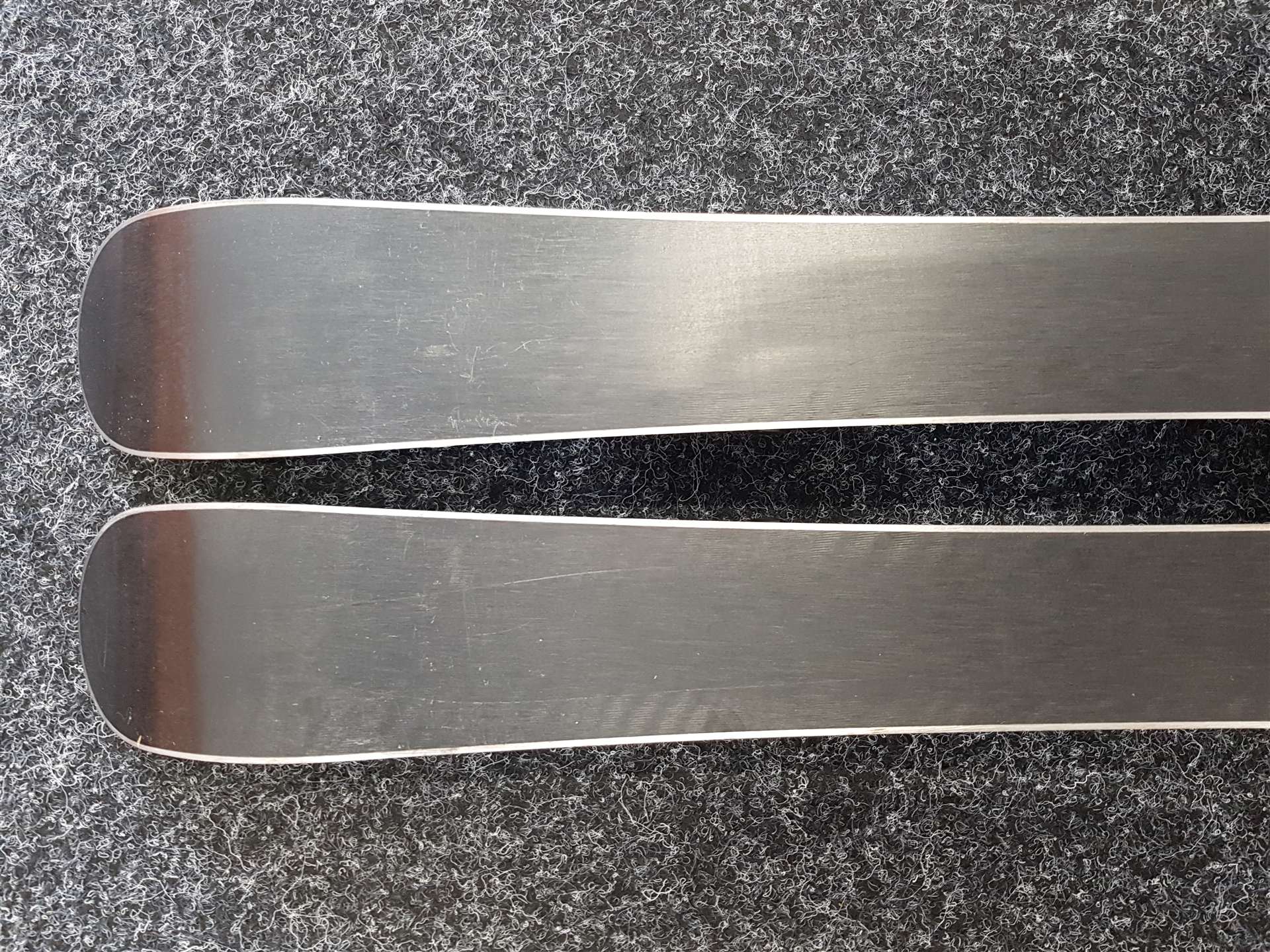 Použité detské lyže VOLKL Racetiger SL + viazanie Marker 4.5