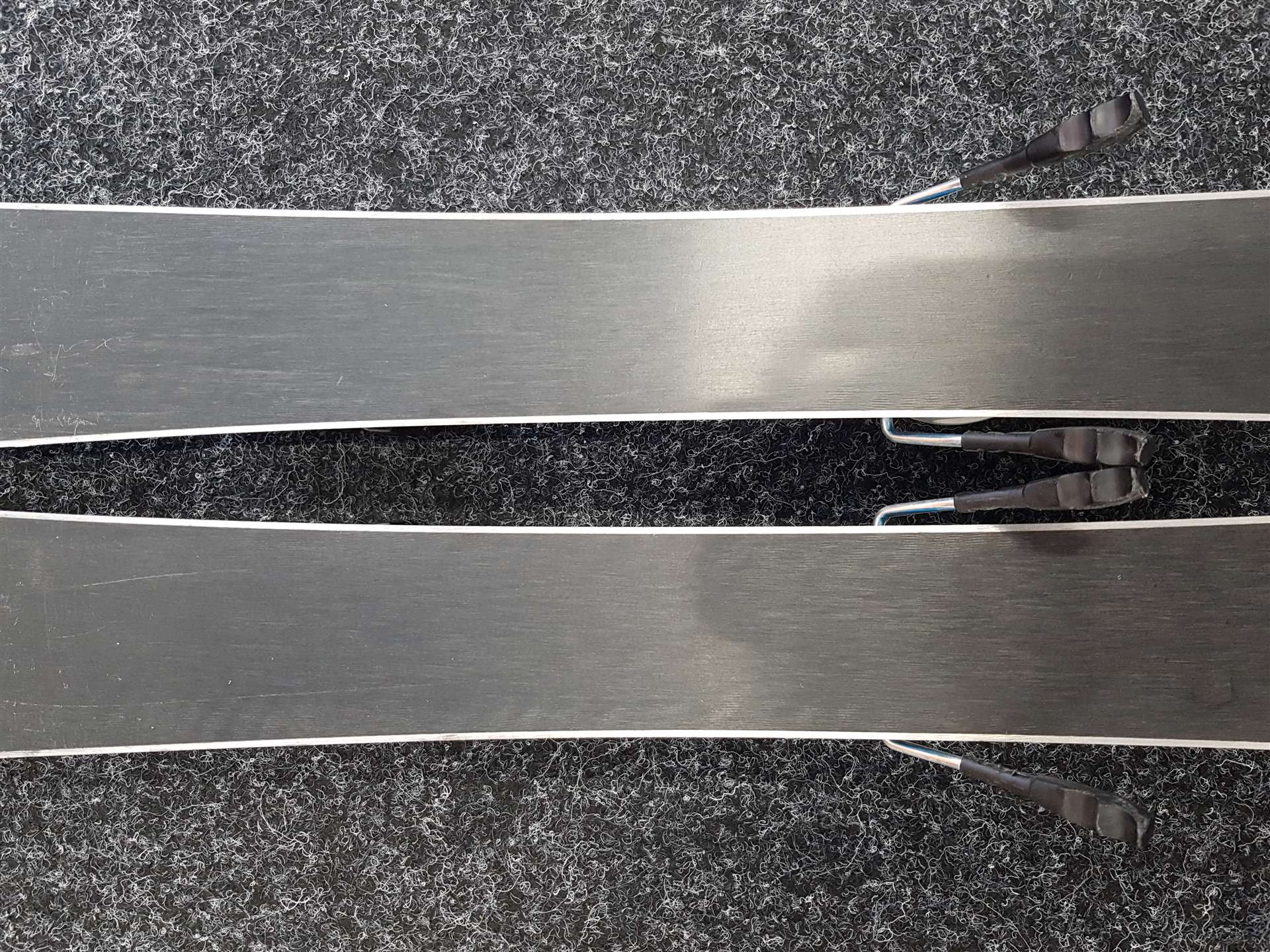 Použité detské lyže VOLKL Racetiger SL + viazanie Marker 4.5