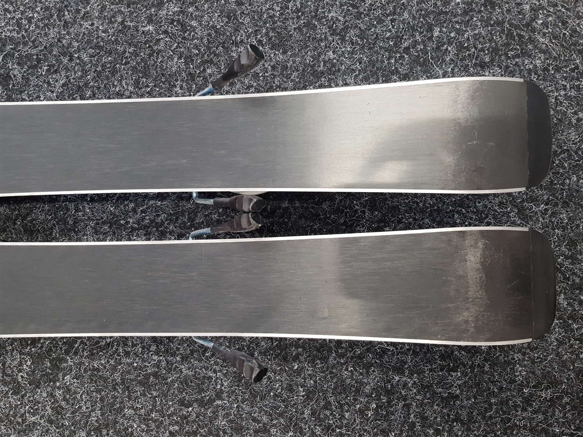 Použité detské lyže VOLKL Racetiger SL + viazanie Marker 4.5