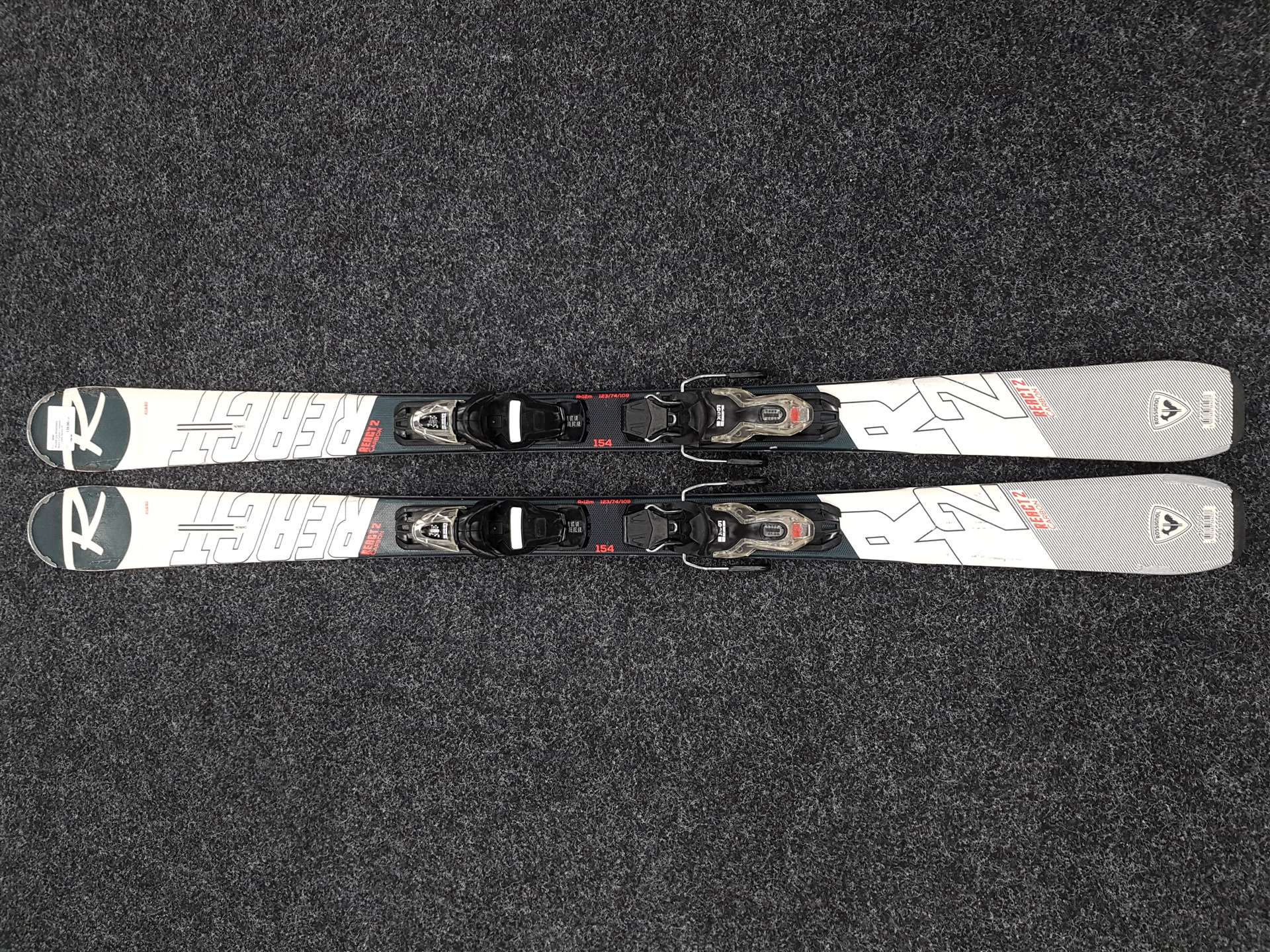 Použité lyže ROSSIGNOL React 2 Carbon + viazanie Look Xpress 10