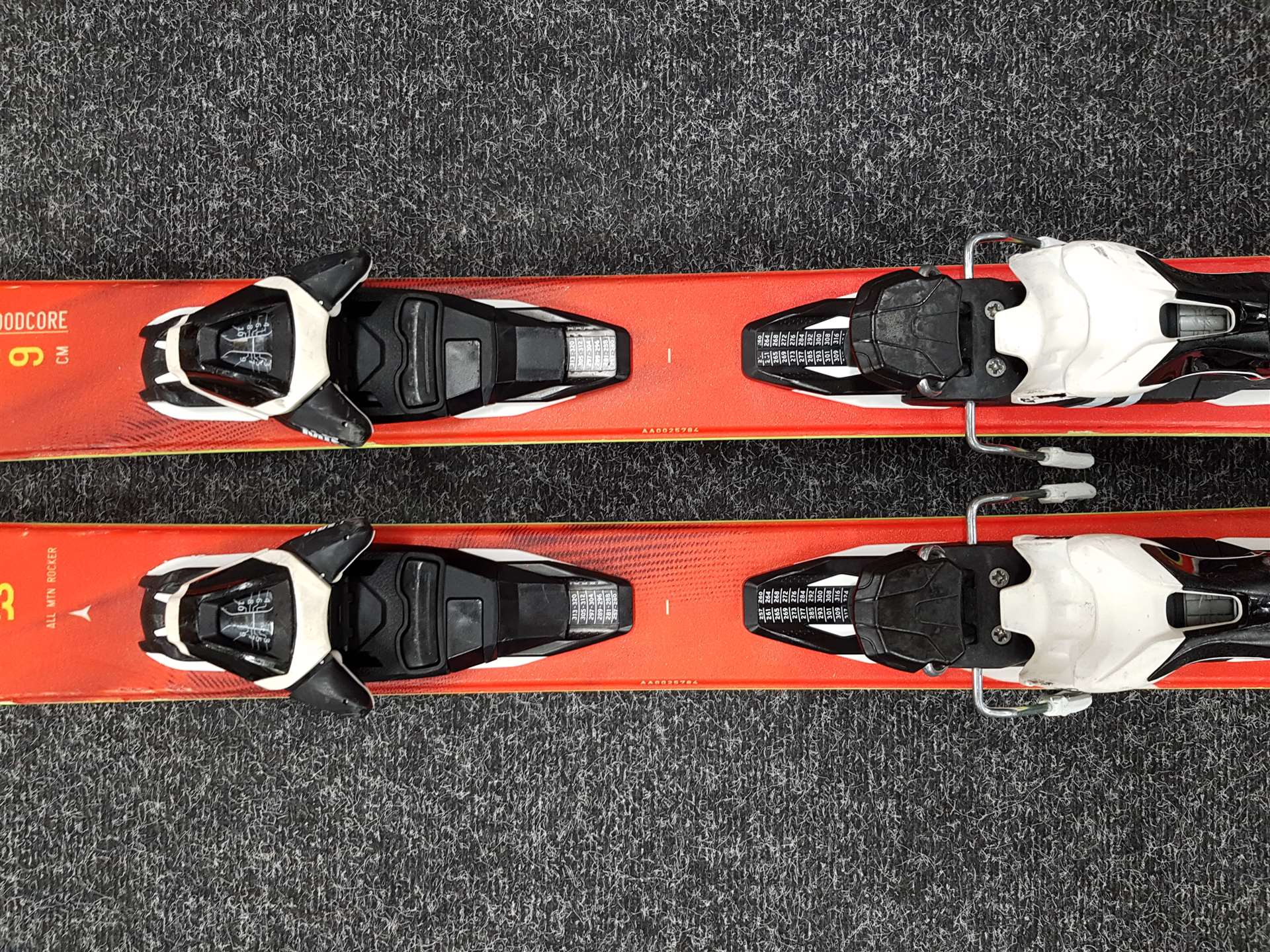 Použité lyže freestyle Atomic Vantage 83