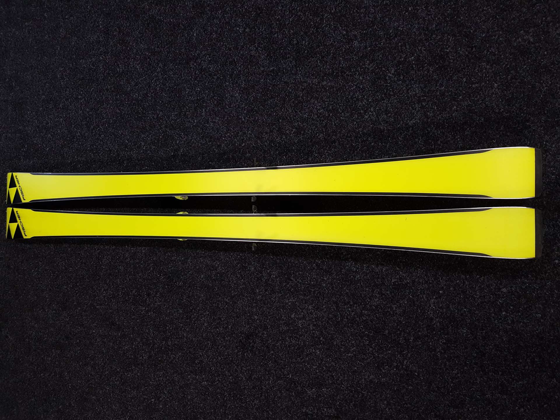 Použité lyže FISCHER The Curv + viazanie Head Freeflex 14
