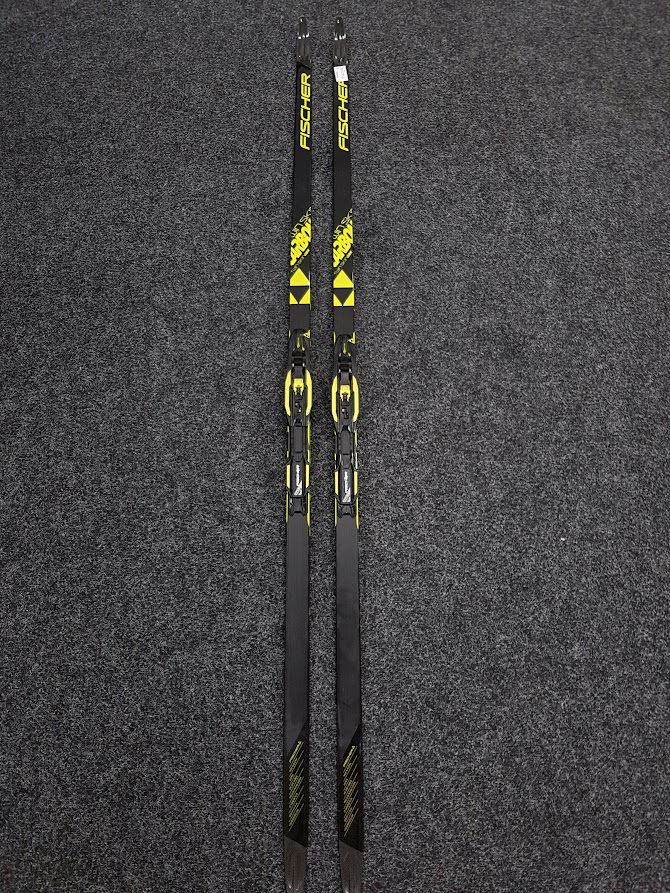 Bazárové bežecké lyže Fischer Twin Skin Carbon