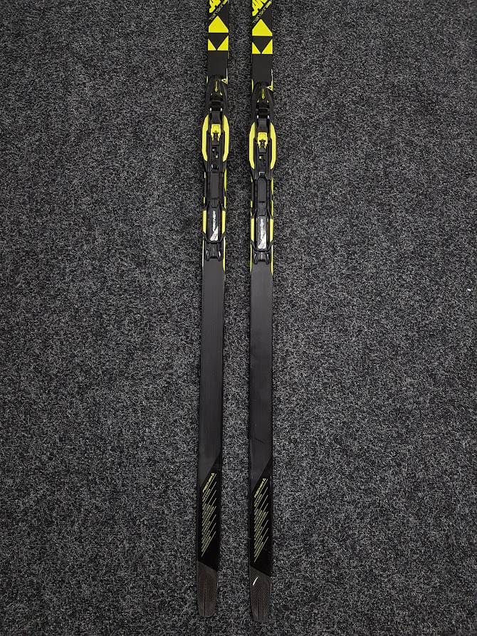 Bazárové bežecké lyže Fischer Twin Skin Carbon