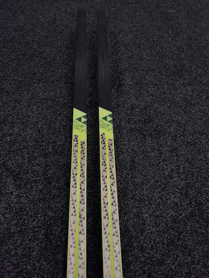 Bazárové bežecké lyže Fischer Twin Skin Carbon