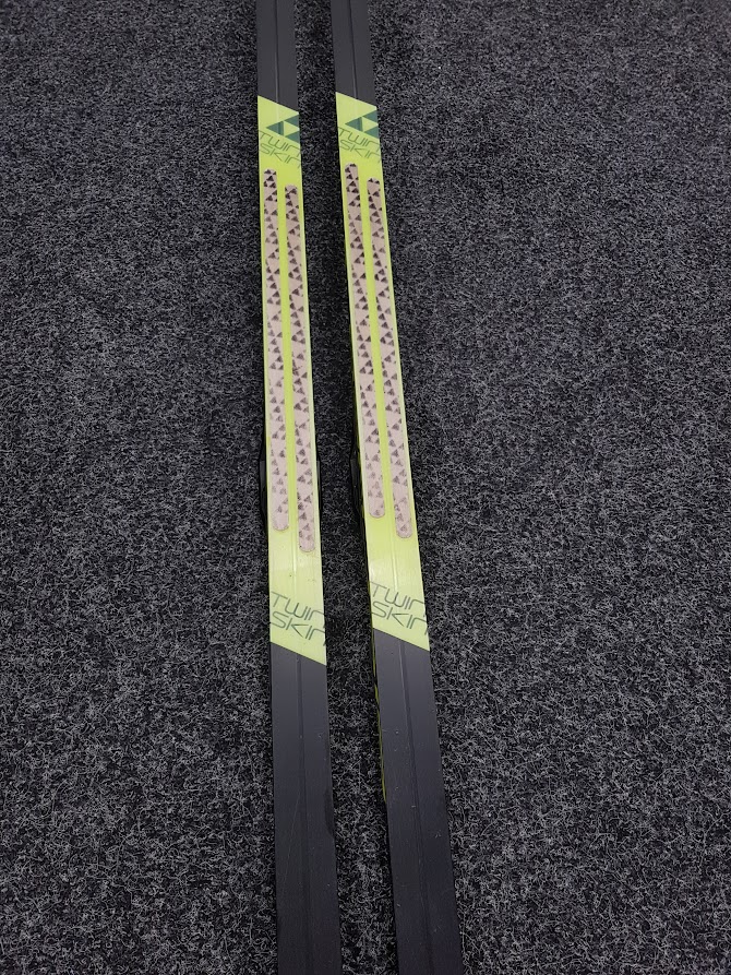 Bazárové bežecké lyže Fischer Twin Skin Carbon