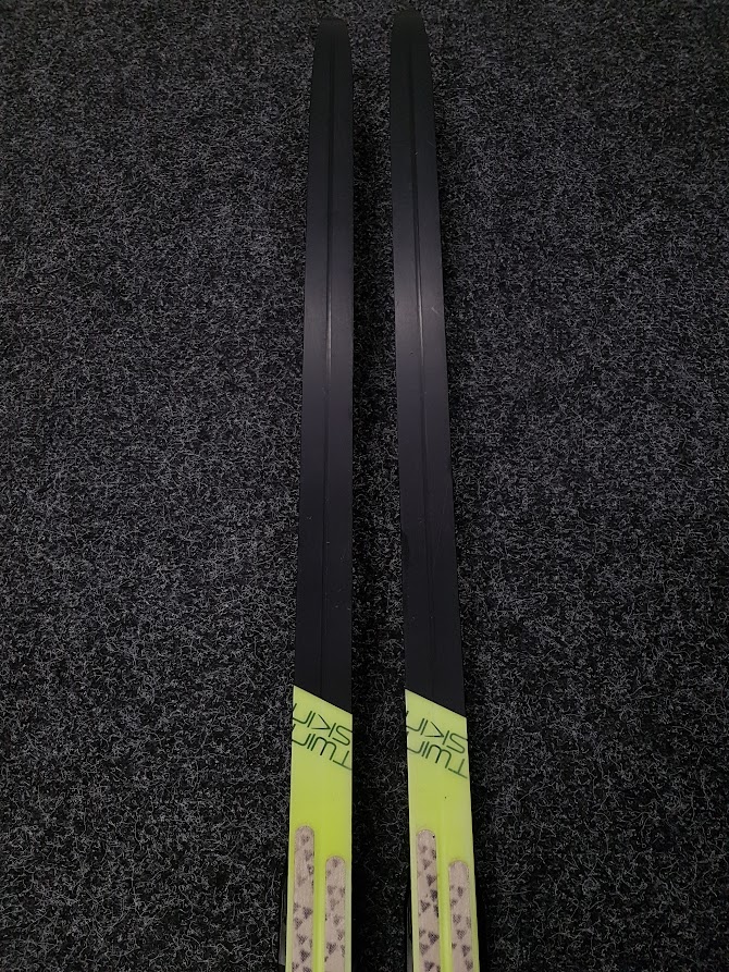 Bazárové bežecké lyže Fischer Twin Skin Carbon