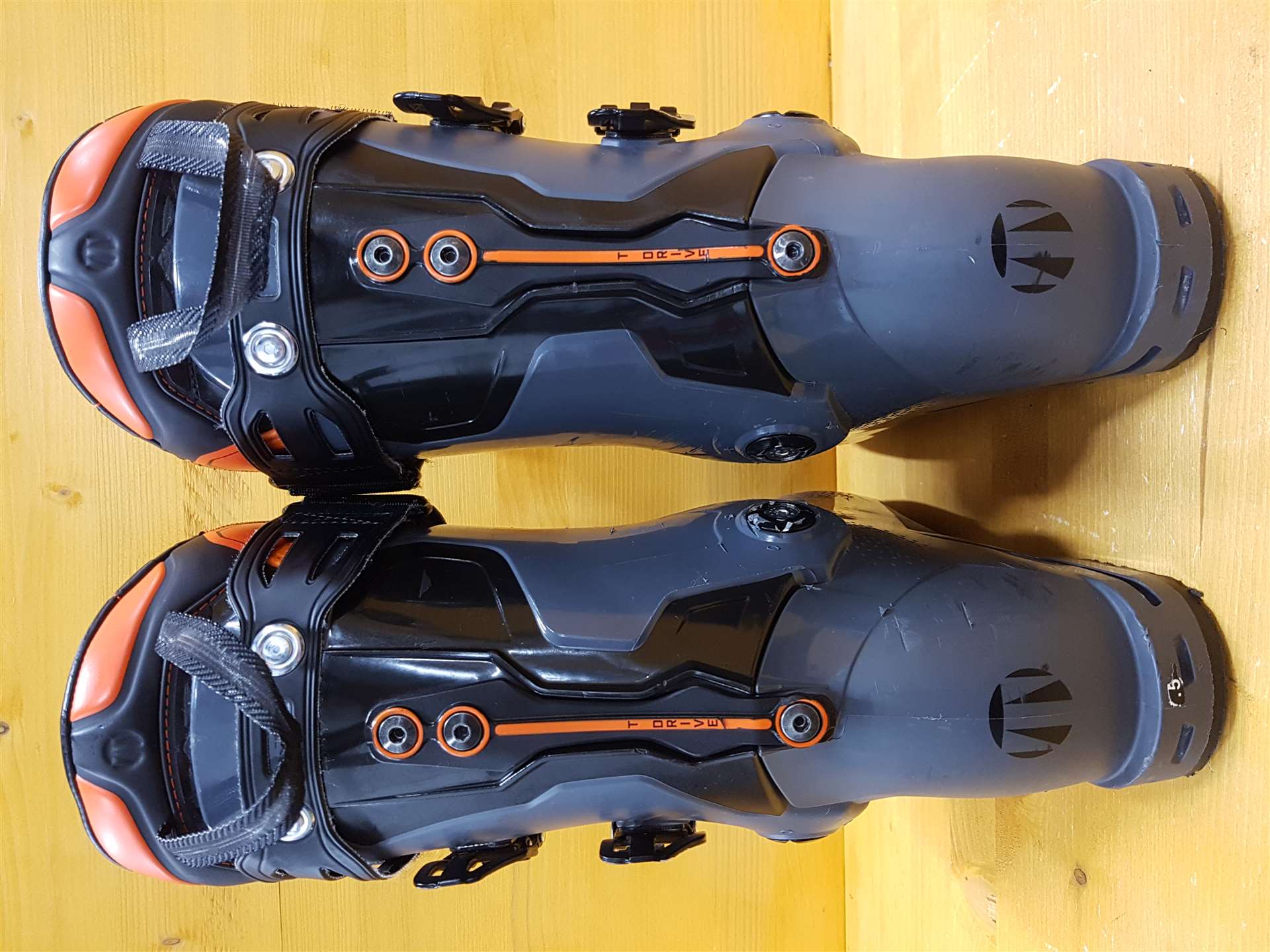 Použité lyžiarky Tecnica MACH1 MV 110