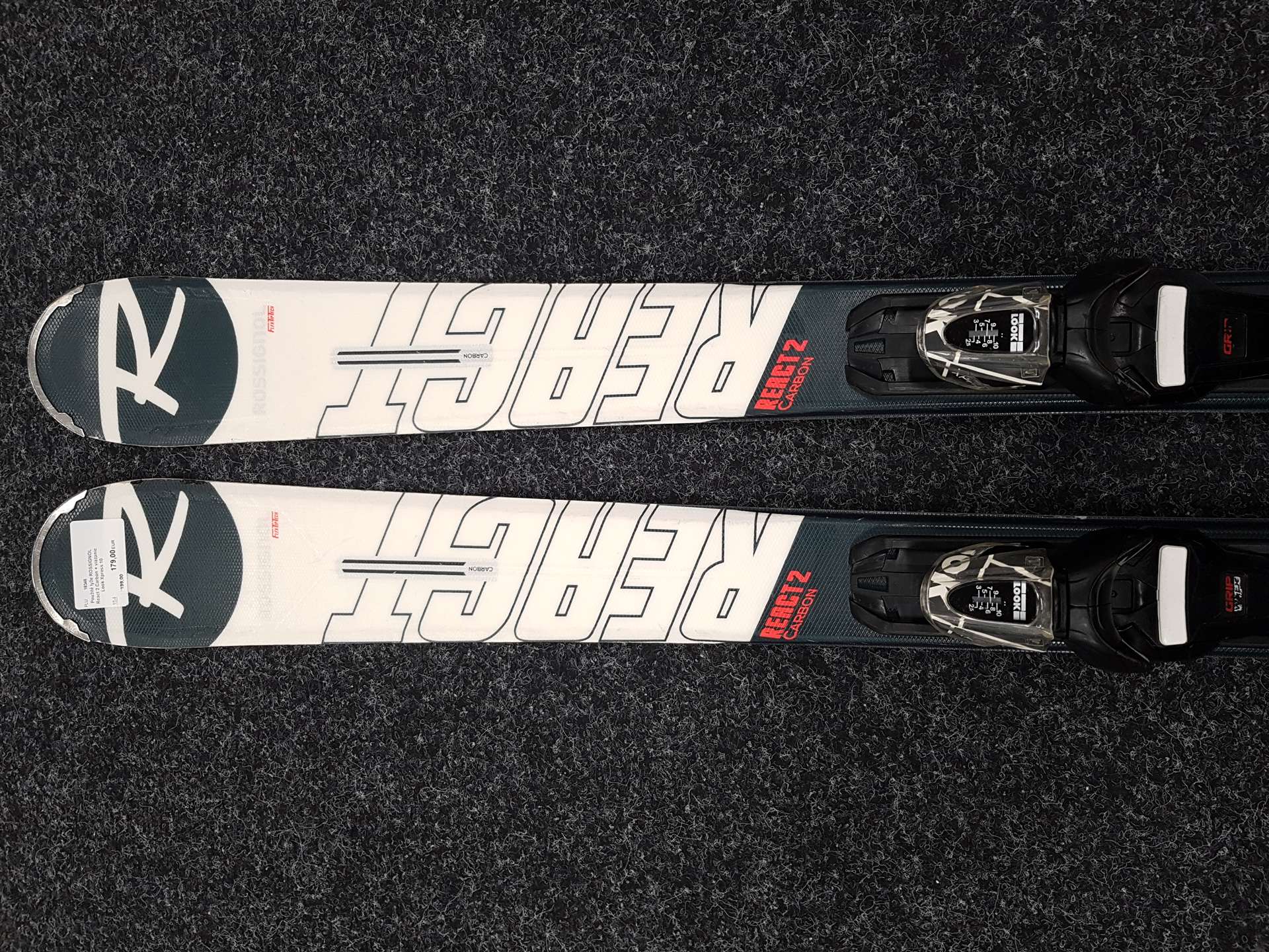 Použité lyže ROSSIGNOL React 2 Carbon + viazanie Look Xpress 10