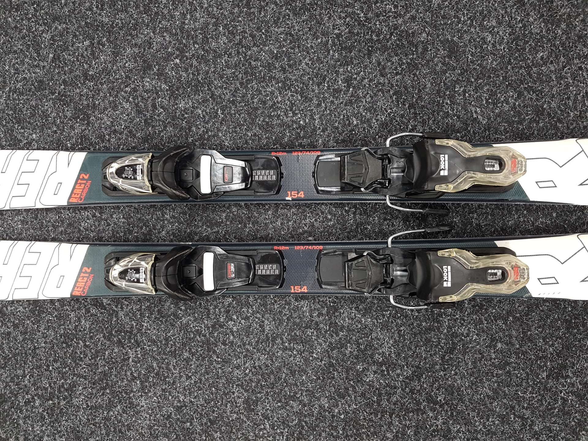 Použité lyže ROSSIGNOL React 2 Carbon + viazanie Look Xpress 10