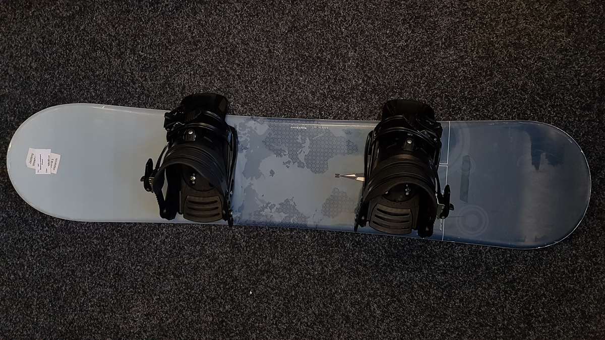 Bazárový snowboard Primero