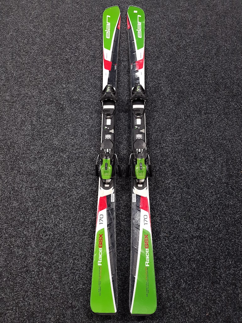 Angetriebener Ski Elan Race GSX